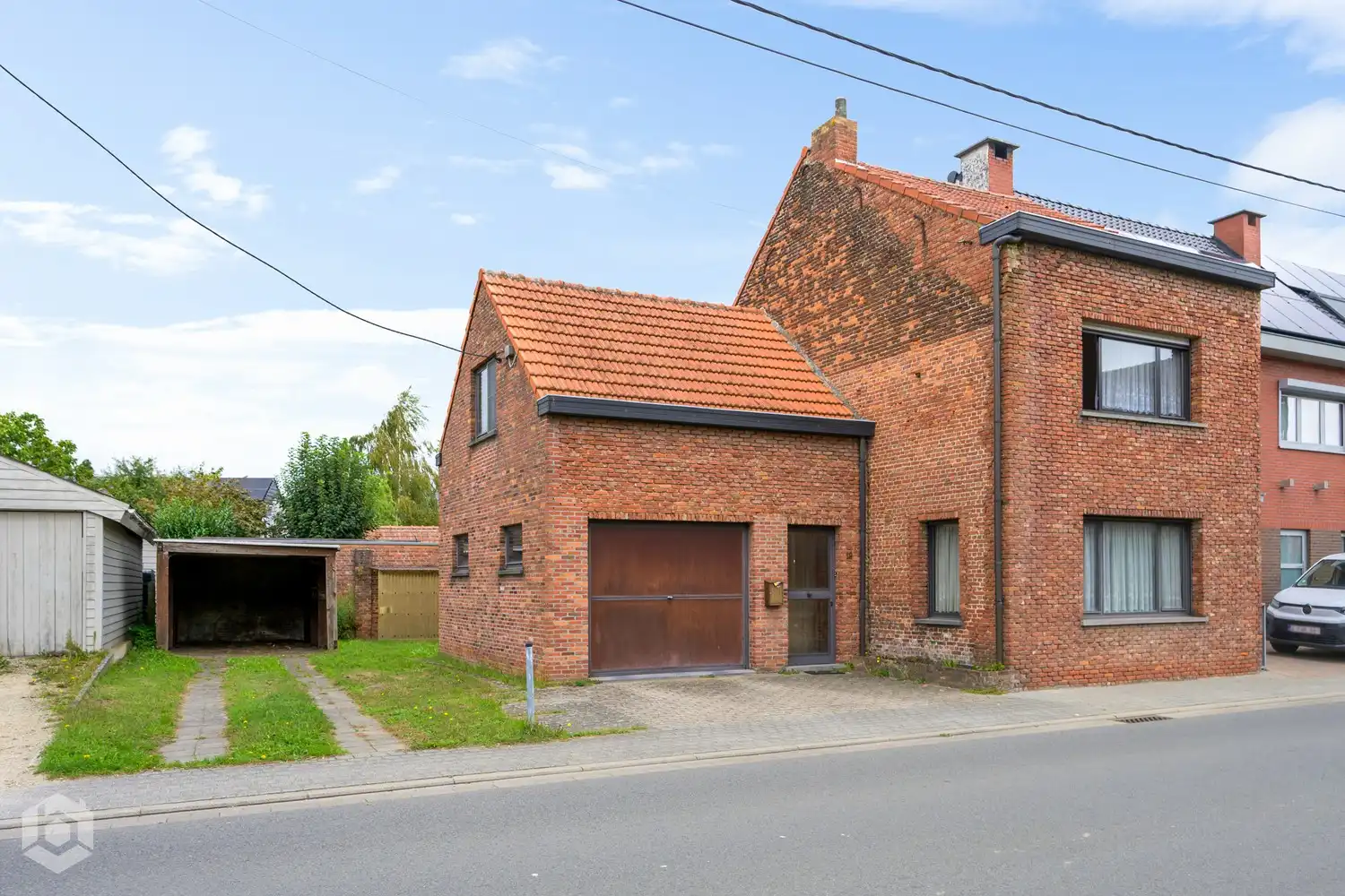 Hoofdfoto van de publicatie: Te renoveren halfopen bebouwing met 3 slaapkamers en garage in Walem
