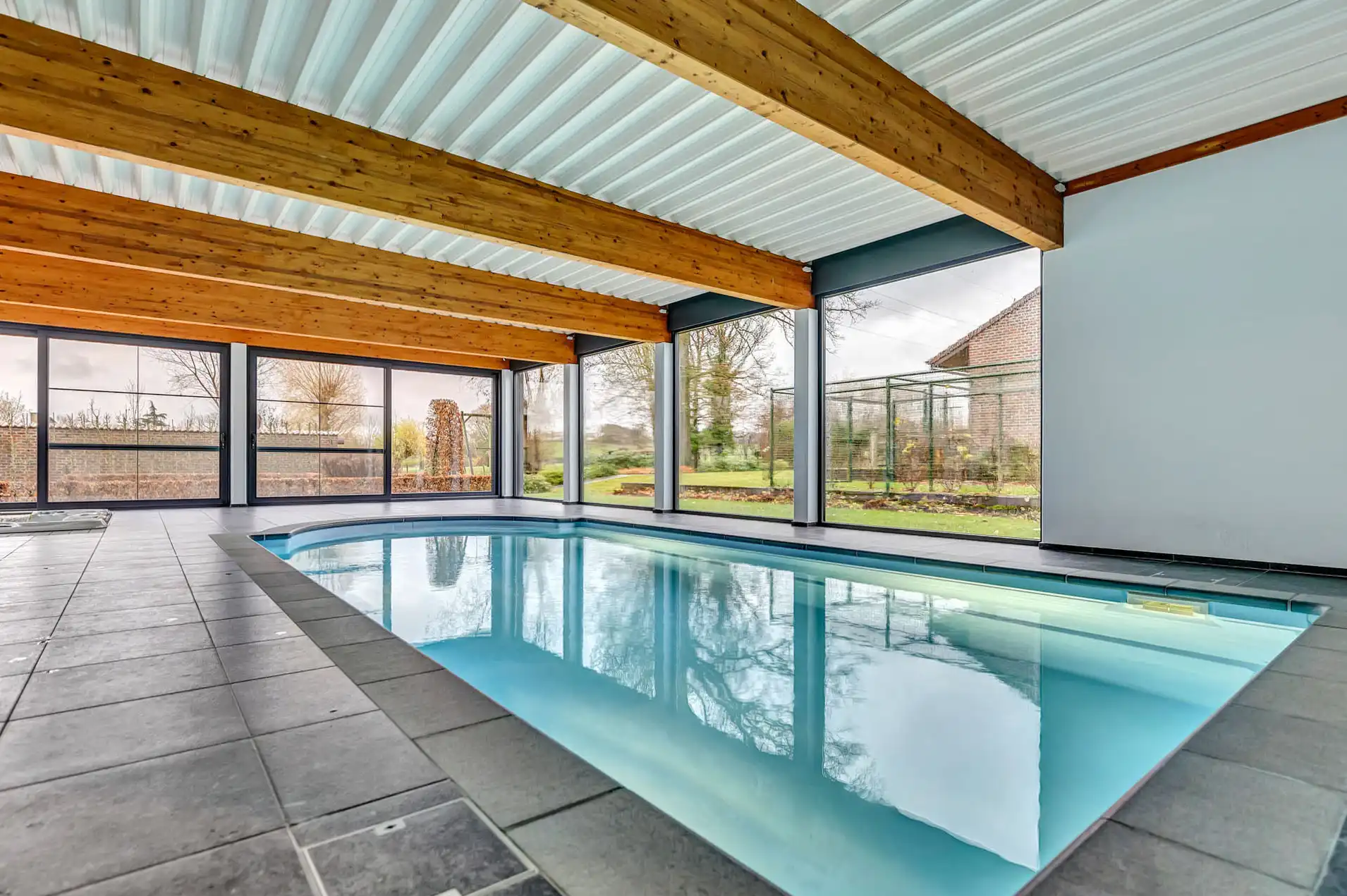 Exclusief landhuis met binnenzwembad en stallingen foto 13