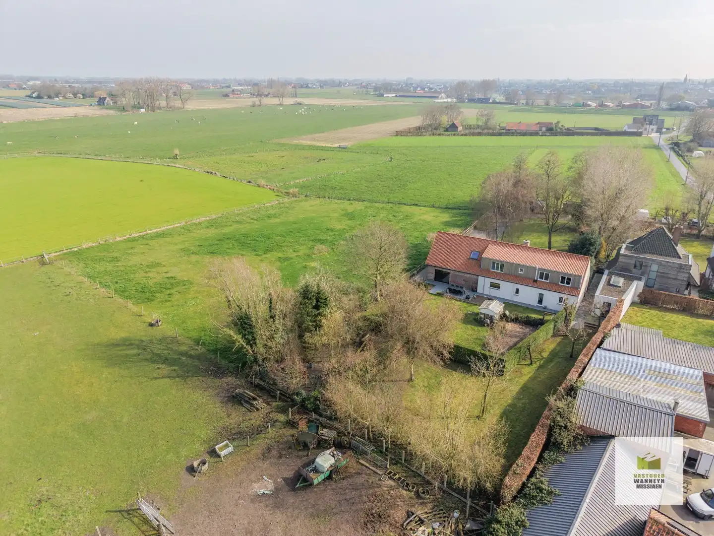 Landelijk en zeer rustig gelegen open bebouwing met 4 slaapkamers op 2.125m2 foto 3
