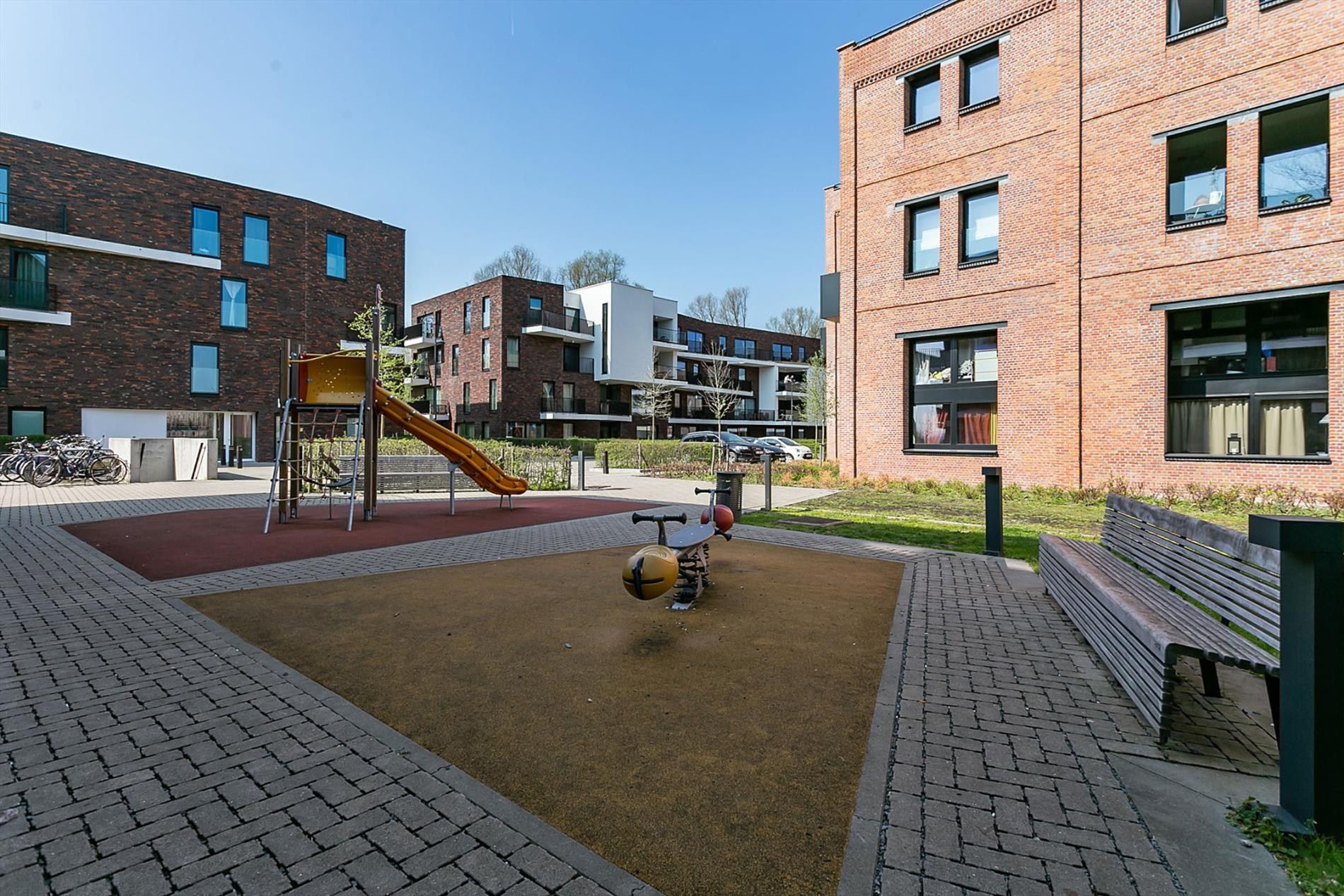 Ruim appartement met 3 slaapkamers en staanplaats foto 24