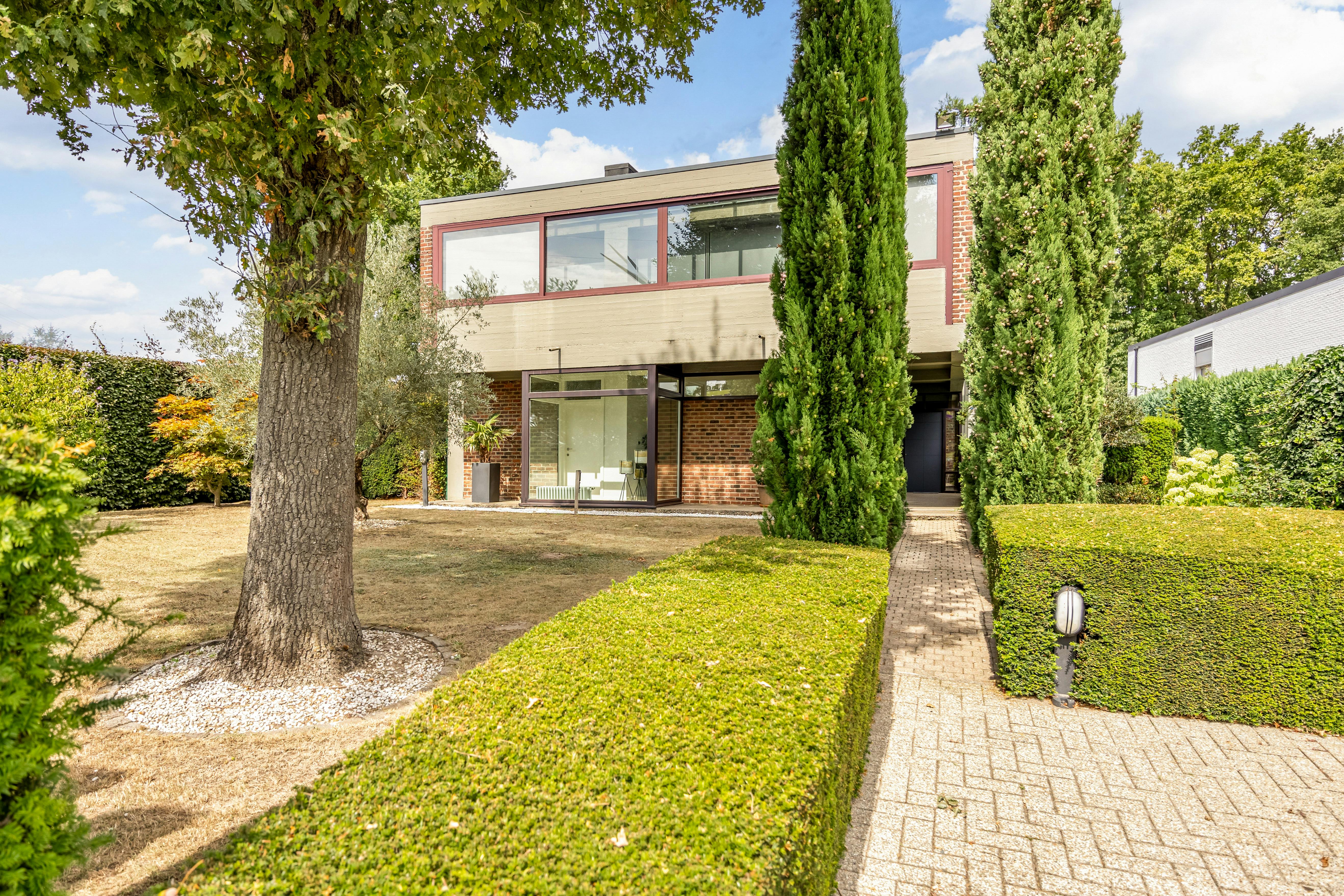 Uitzonderlijke villa met praktijk op toplocatie in Hasselt foto 3