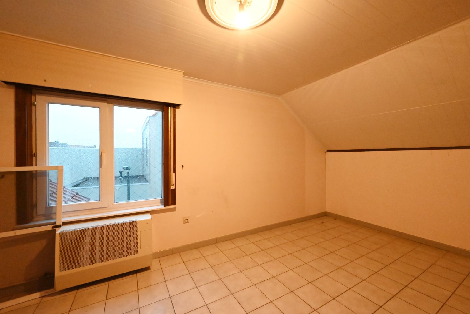 Ruime gezinswoning met 4 slaapkamers in het hartje van Staden! foto 15