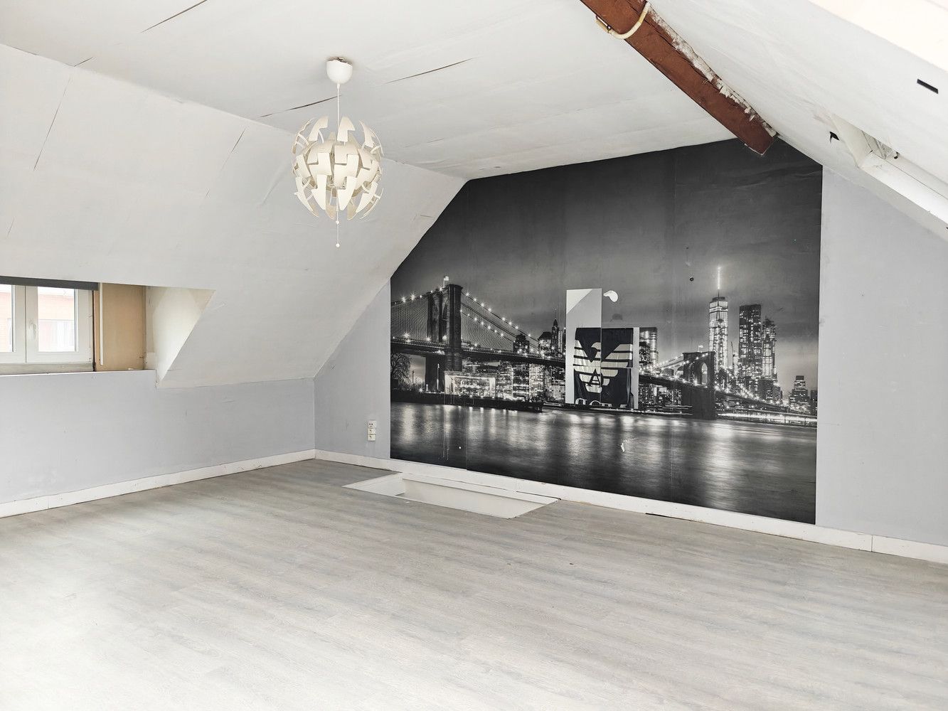 Te renoveren rijwoning met 4 slaapkamers en leuke stadstuin. foto 15