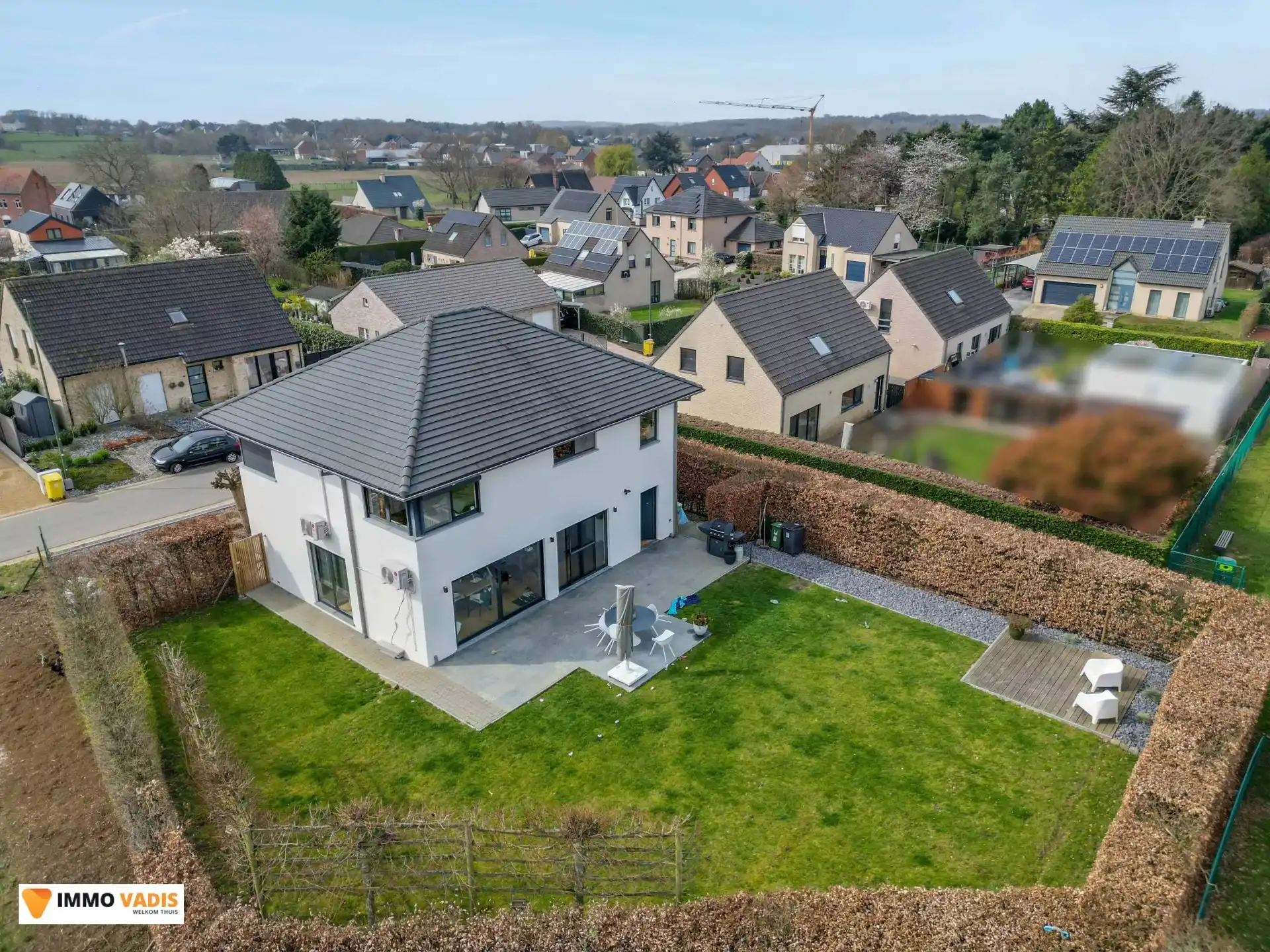 Exclusieve, vrijstaande woning met hoogwaardige afwerking foto {{pictureIndex}}