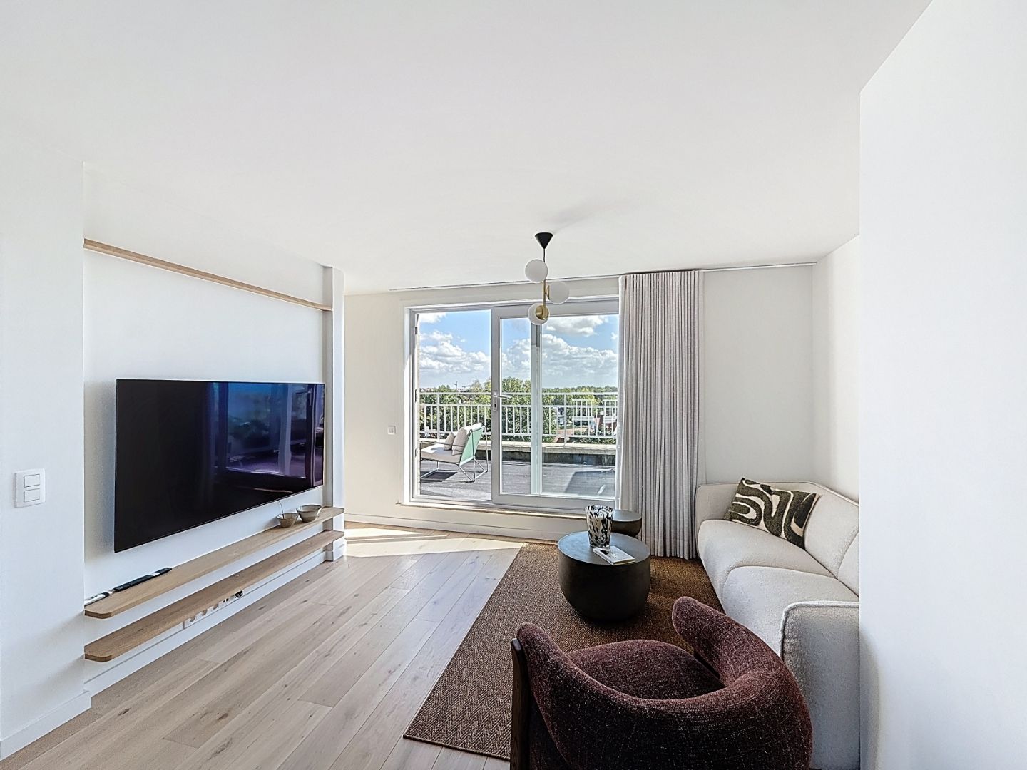 Stijlvol gerenoveerd penthouse met prachtig zicht over het hinterland foto 3