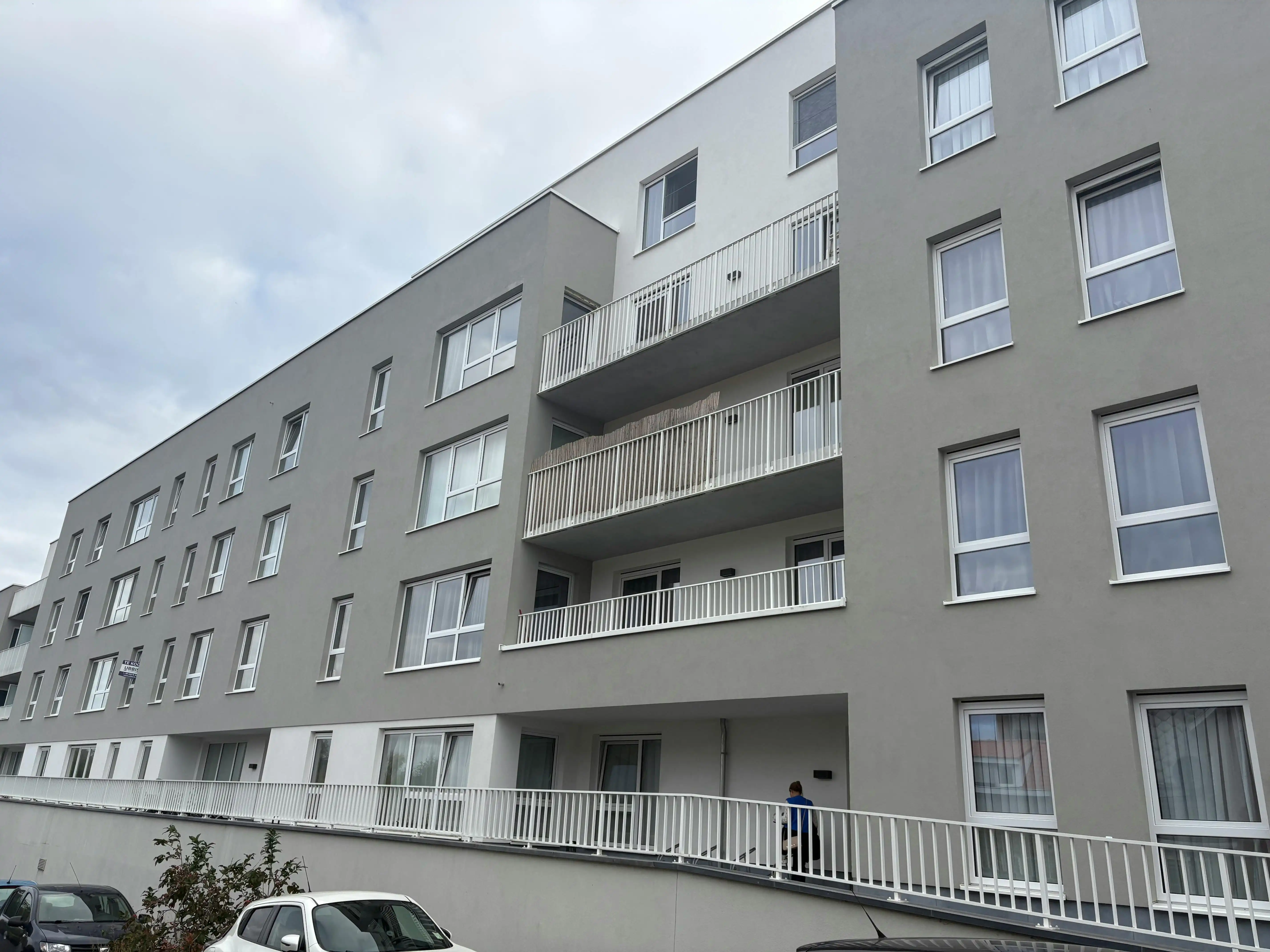 Lichtrijk appartement van 2022 met terras te Zellik. foto 2