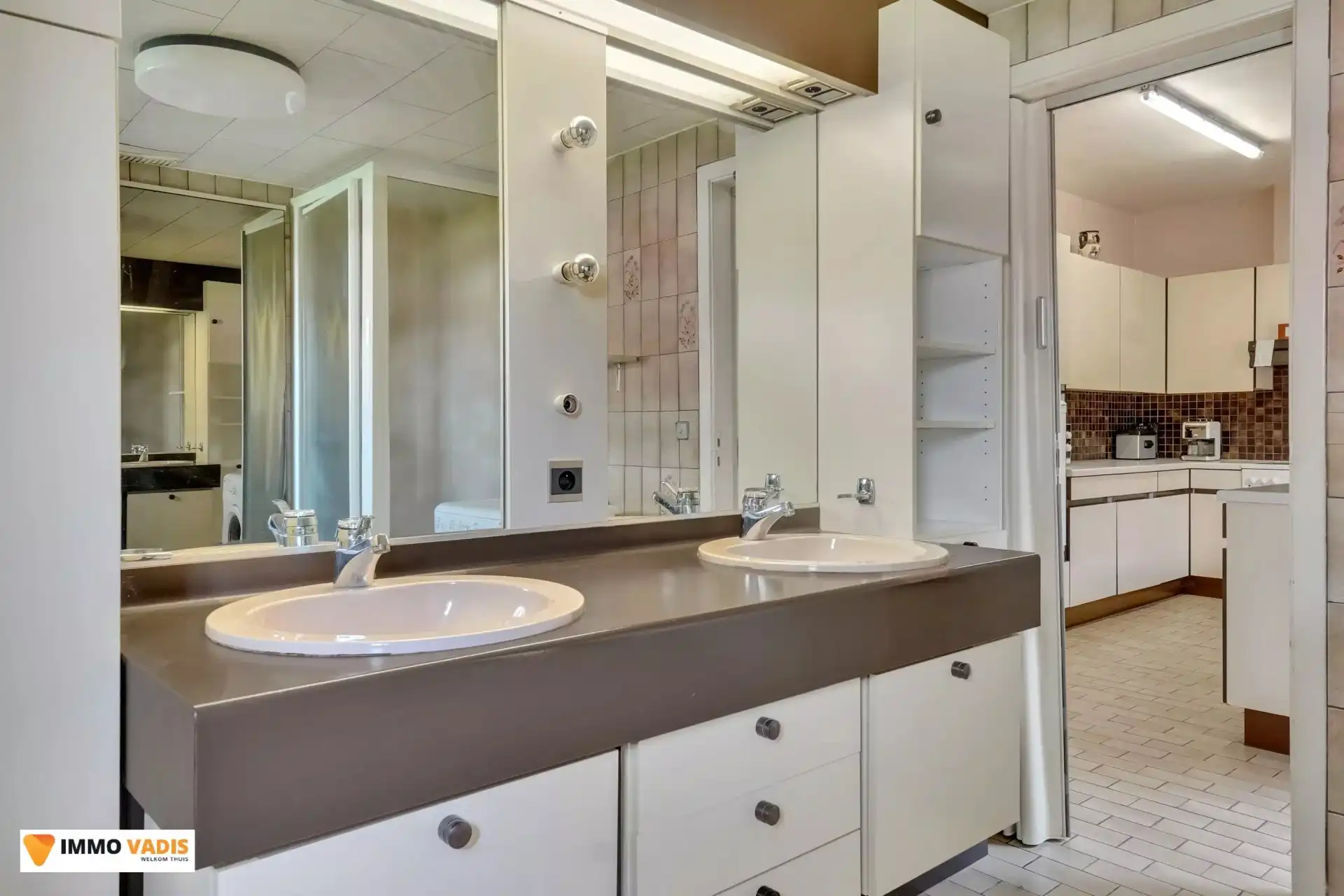 Halfopen bebouwing met 4 slaapkamers en vrijstaande garage foto 21