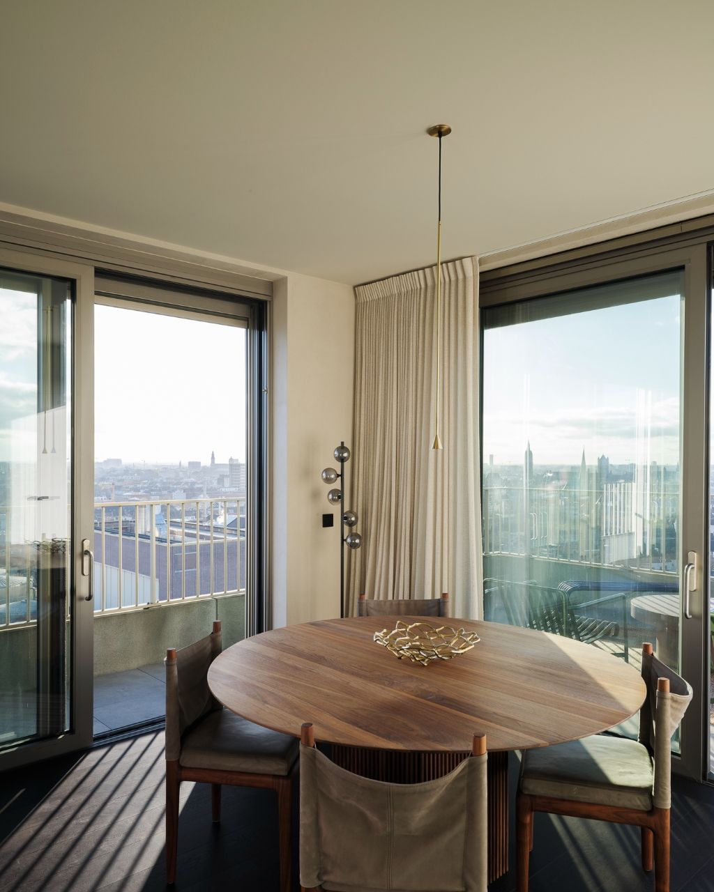 Luxe penthouse (bj. 2021) met twee kamers en een uitzonderlijk terras met panoramisch zicht over Gent en zijn torens. foto 8