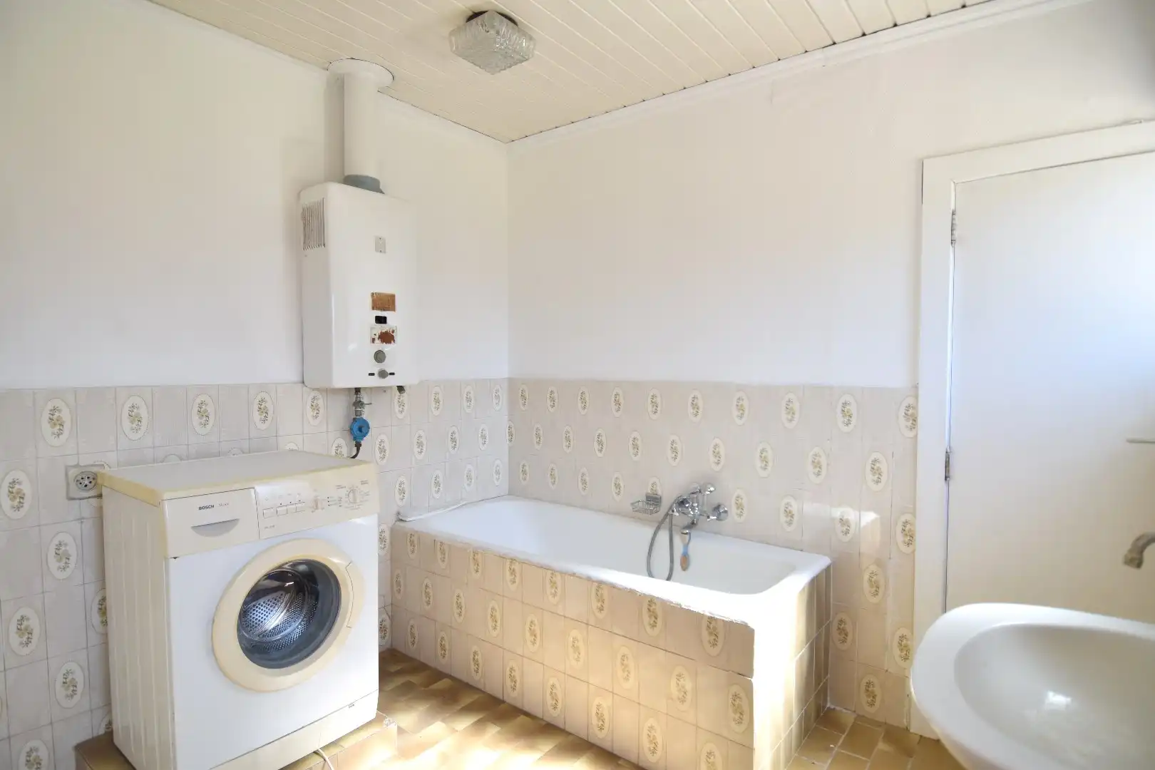 Karaktervolle woning met 3 slaapkamers en naastgelegen polyvalente ruimte (ca. 105 m²) te koop in Beveren-Leie foto 6