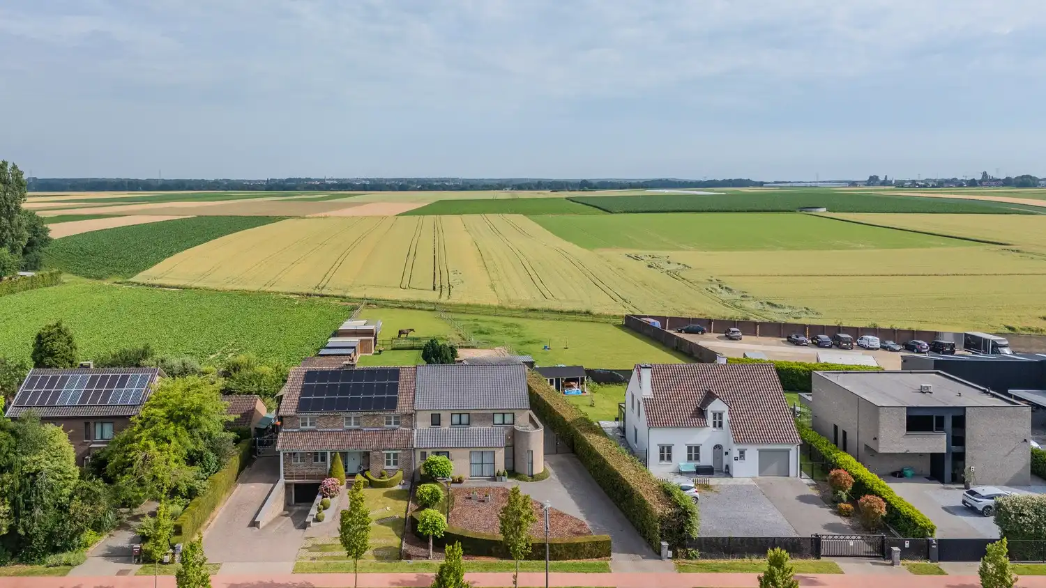 Ruime woning met drie slaapkamers, garage en prachtig landelijk uitzicht in Veldwezelt (Lanaken) foto 3