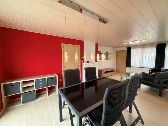 Halfopen woning met 3 slaapkamers, inpandige garage en mooie tuin in Kleine Brogel. foto 6
