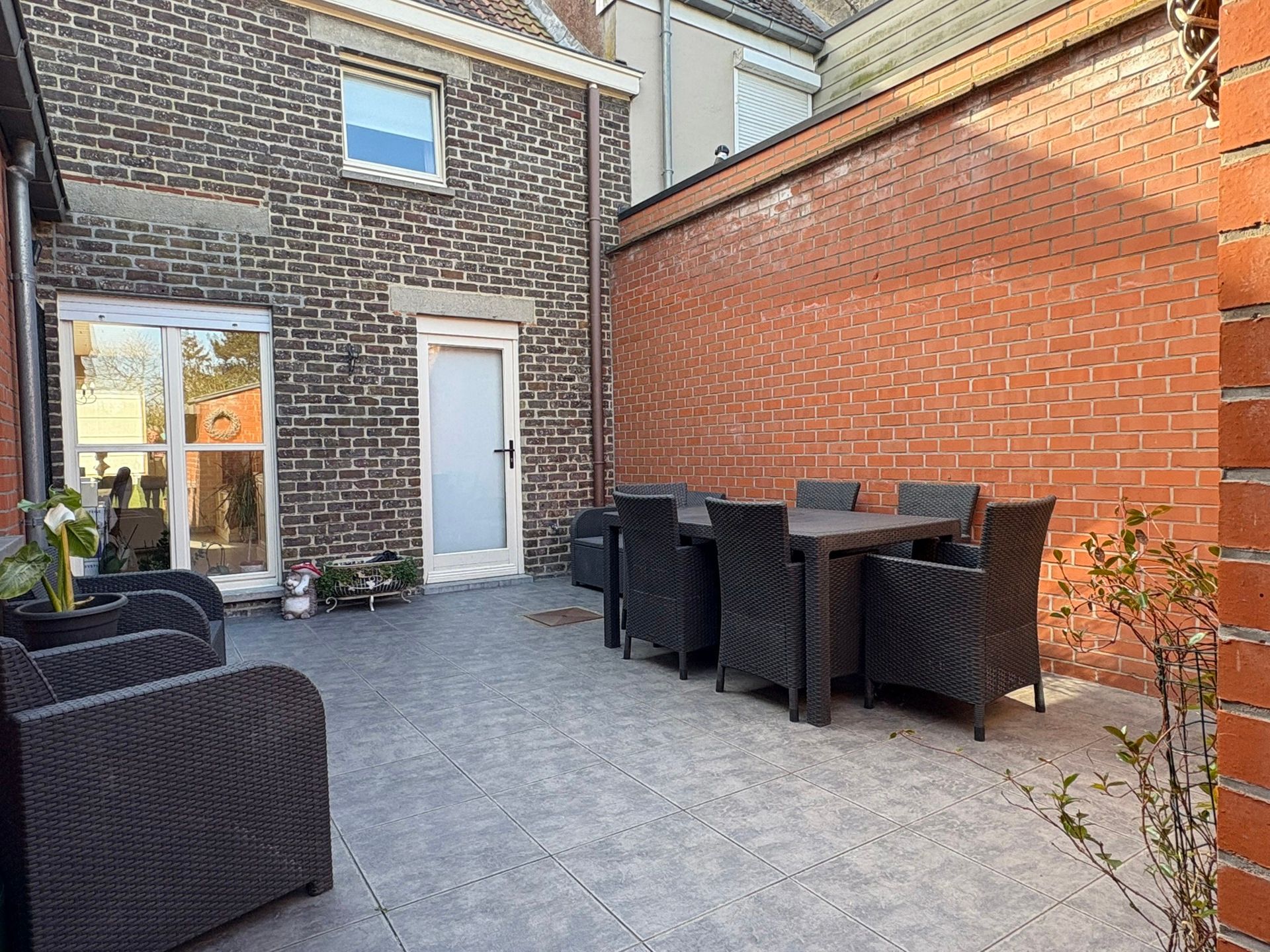 Gezellige woning met 4 slaapkamers en prachtige tuin foto 11