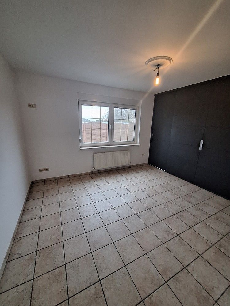 UITZONDERLIJK RUIME WONING MET 5 SLAAPKAMERS EN ONDERHOUDSVRIENDELIJKE TUIN TE MOPERTINGEN foto 12