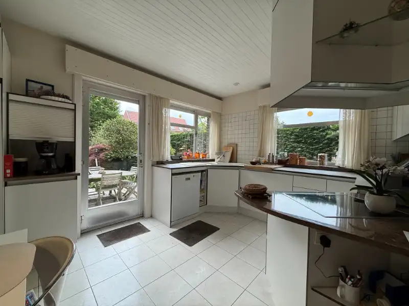 Ruime woning met kantoor en prachtige tuin op toplocatie foto 18