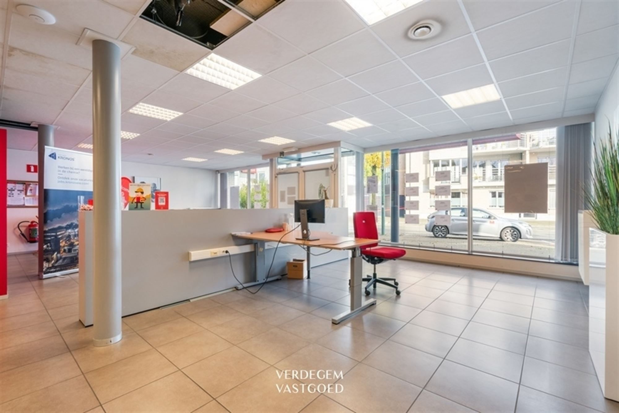 Handelsgelijkvloers van 264m² met hoge visibiliteit en goed rendement foto 4
