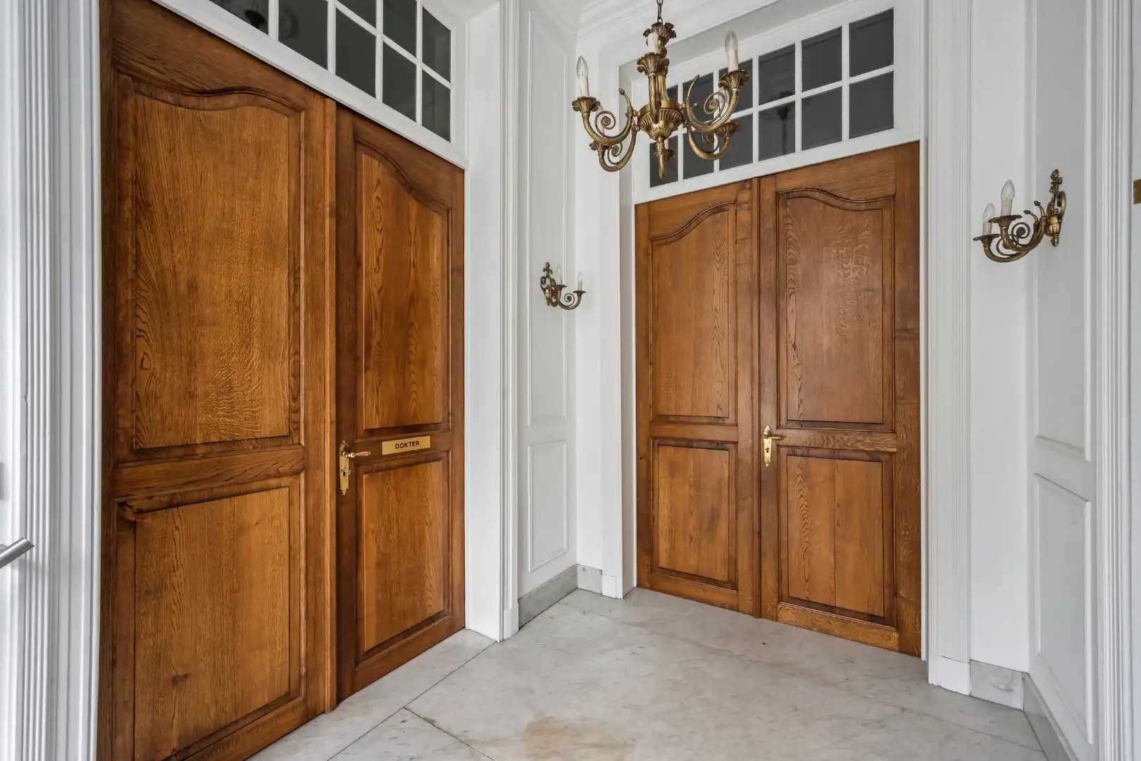 Prachtig herenhuis met 7 slaapkamers in het centrum van Roeselare foto 2