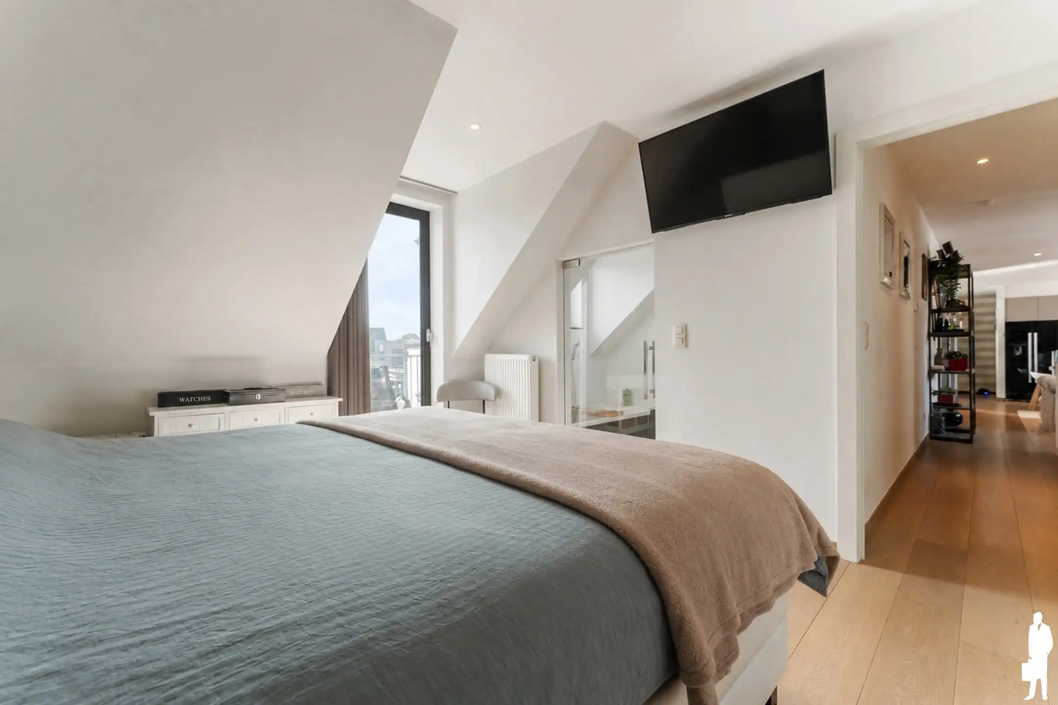 Lichtrijk dakappartement met riant dakterras en autobox foto 17