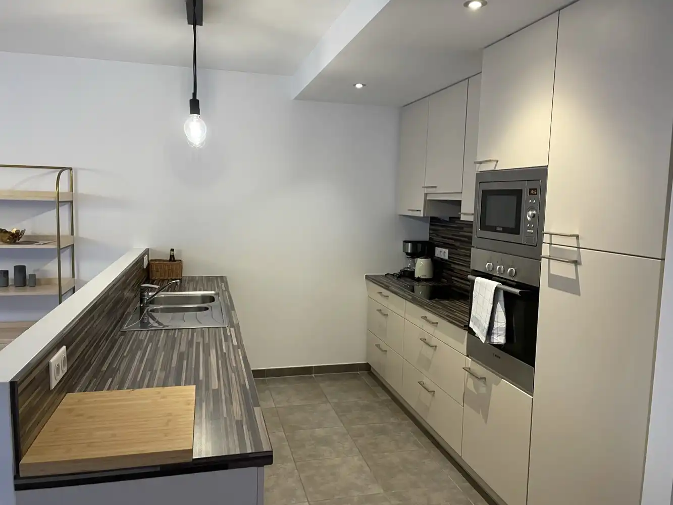 Instapklaar appartement met groot terras en inpandige parking foto 6