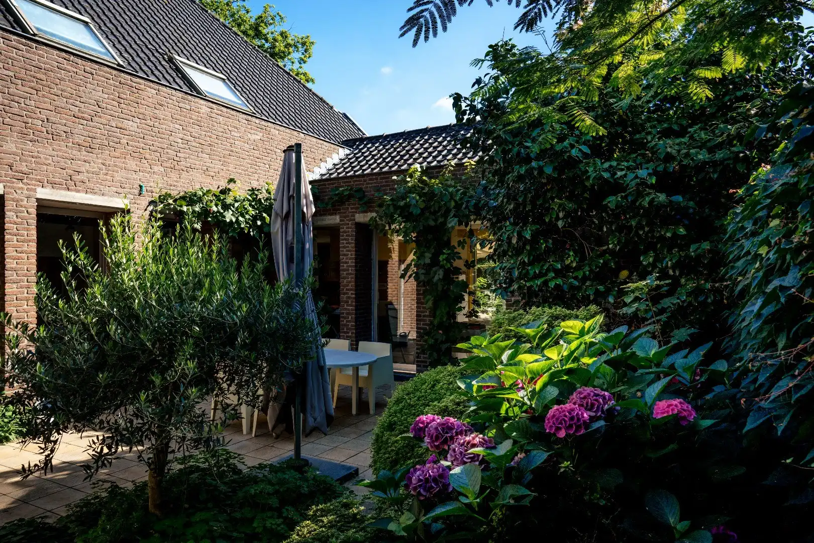 Unieke woning met 5 slaapkamers residentieel gelegen te Eeklo foto 4