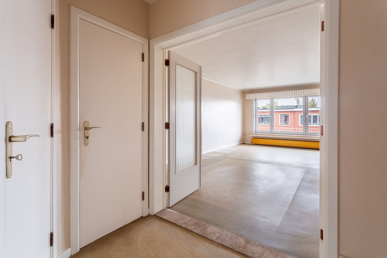 Ruim, licht appartement met 2 slaapkamers en terras foto 3