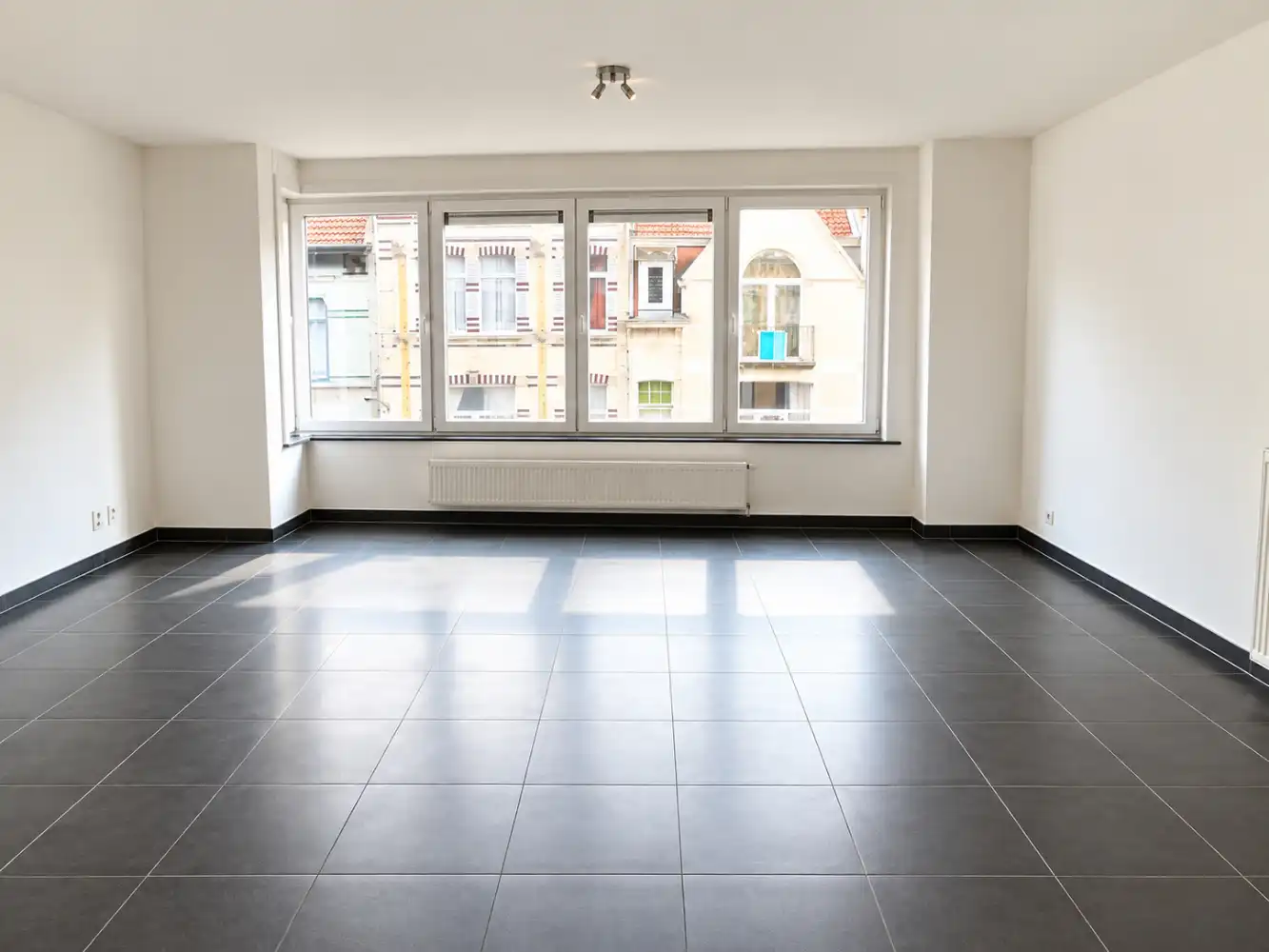 Appartement met twee slaapkamers op 100 meters van de markt te Blankenberge. In een gebouw met lift. foto 2