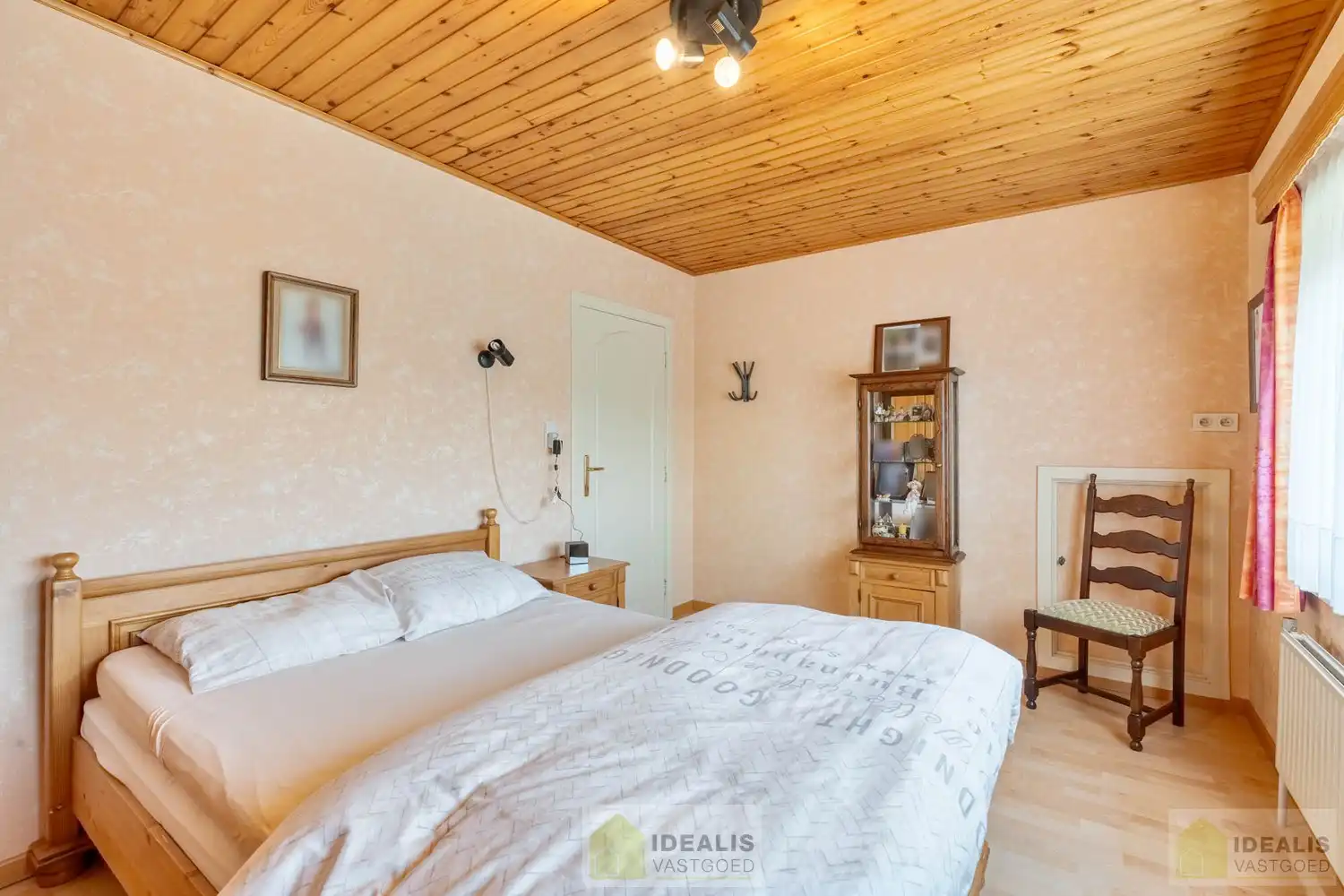 IDEALIS VASTGOED – PERFECT ONDERHOUDEN EN INSTAPKLARE GEZINSWONING MET 4 SLAAPKAMERS, 2 BADKAMERS EN EEN MOOIE WOONOPPERVLAKTE VAN +- 185M² OP EEN AANGENAAM EN RUSTIG GELEGEN PERCEEL VAN 6A 80CA OP GEGEERDE LOCATIE IN ACHEL! foto 21