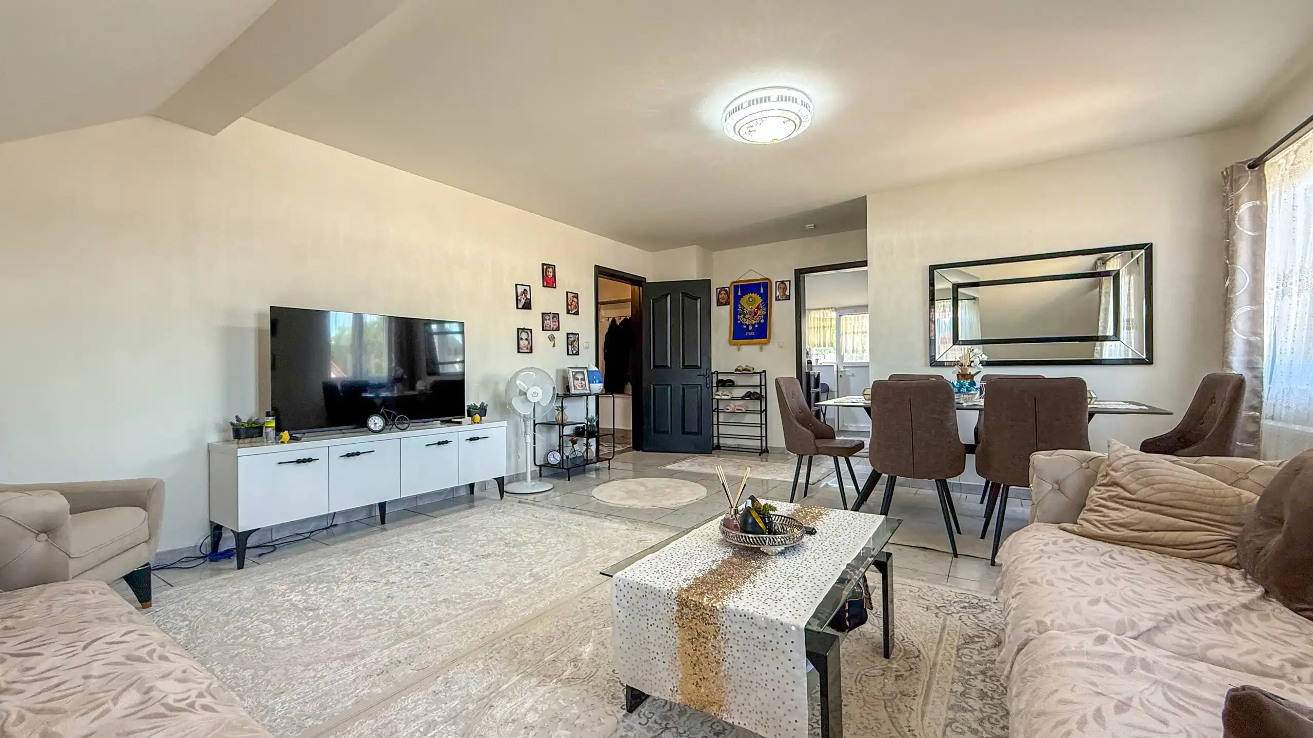 Instapklaar appartement met 2 slpks, balkon, tuin + parking! foto 5