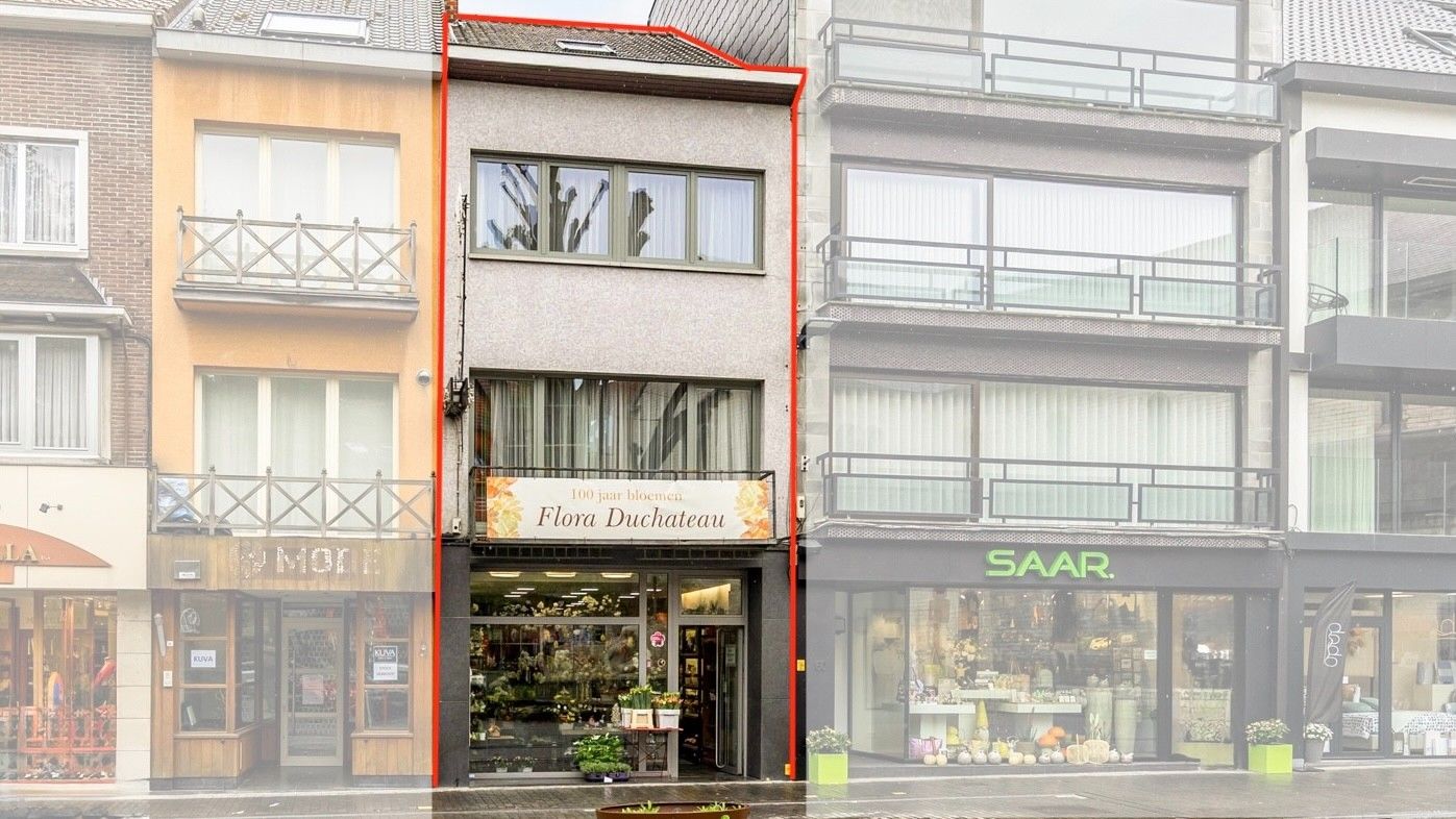 Handelspand met woonst in het centrum van Sint-Truiden. foto {{pictureIndex}}