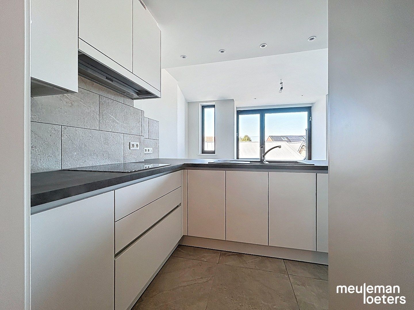 Ruim nieuwbouwappartement met garage foto 7