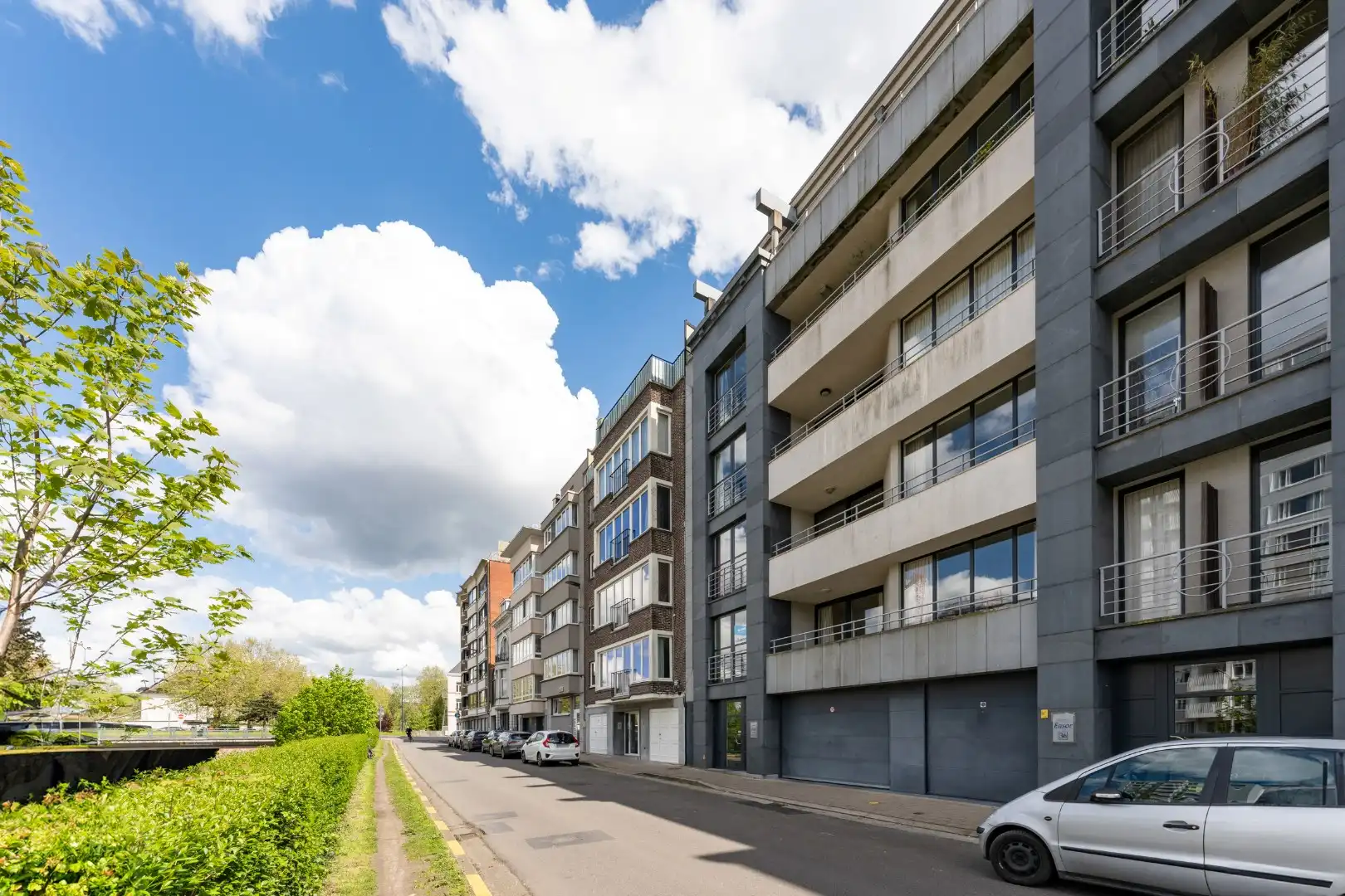 Recent & lichtrijk appartement (incl. autostaanplaats!) gelegen nabij de Bijloke site in Gent met zicht op de Leie.  foto 19