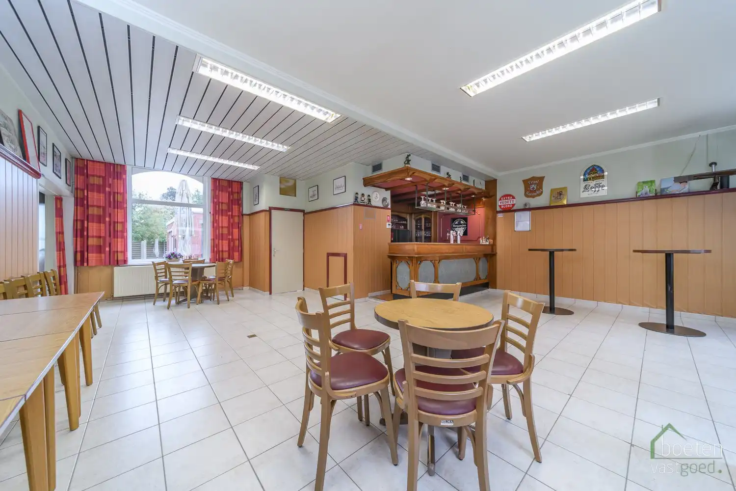 Reninge: eigendom met huidige handelsbestemming (café De Pollepel), eveneens geschikt voor woongebruik, op 444m² grondopp. foto 2
