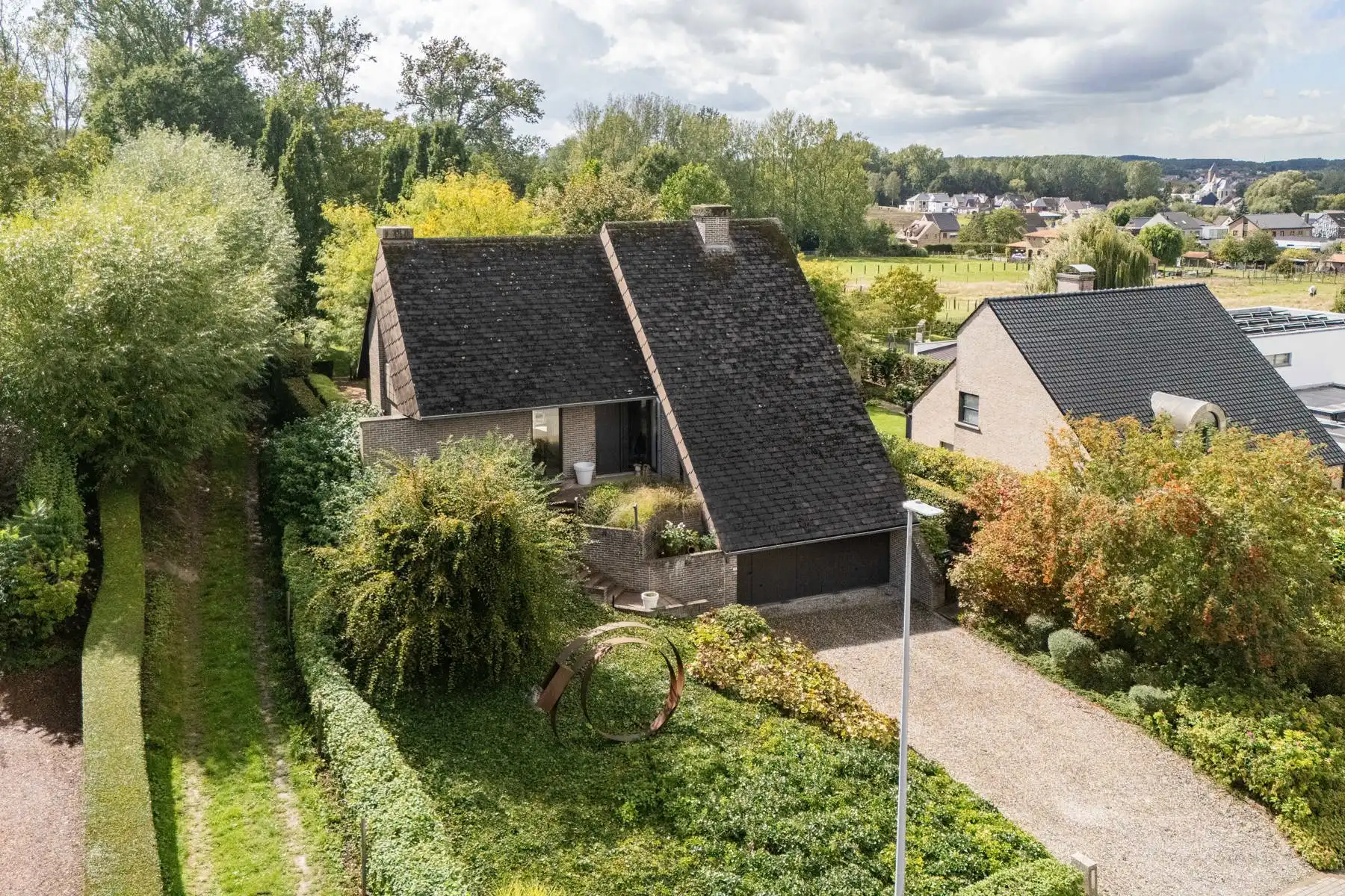 Ruime villa op perceel van 31a met gunstig uitzicht foto {{pictureIndex}}