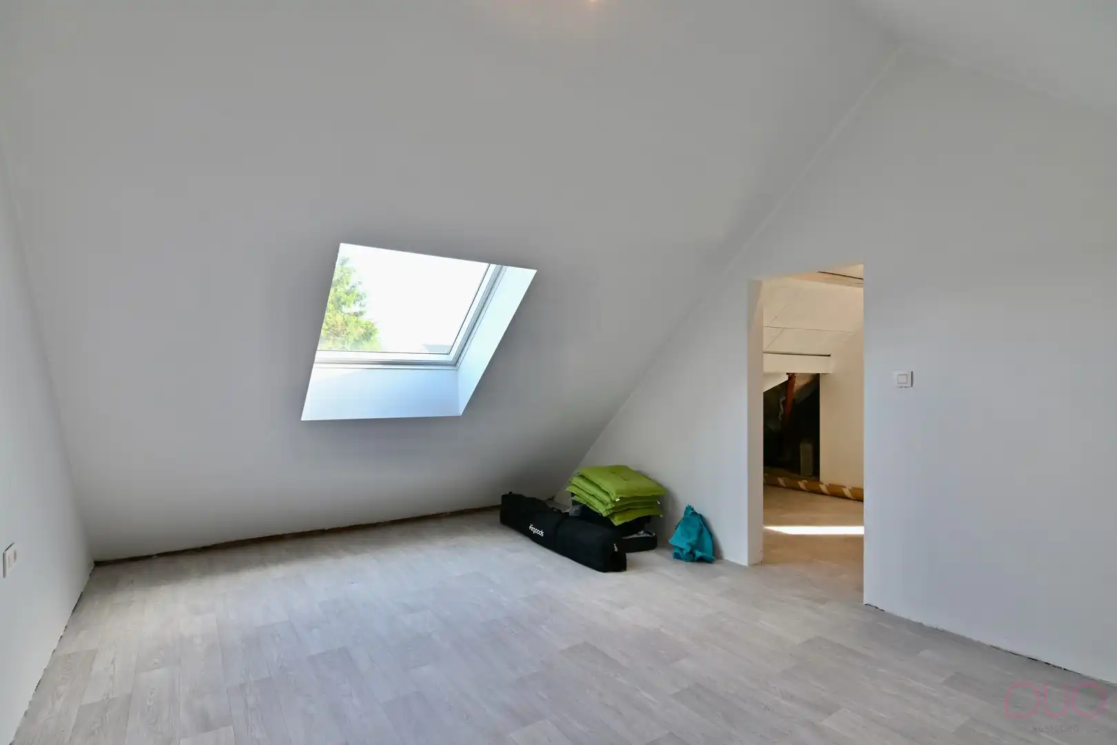 Rustig gelegen gezinswoning met vier slaapkamers en dubbele garage foto 20
