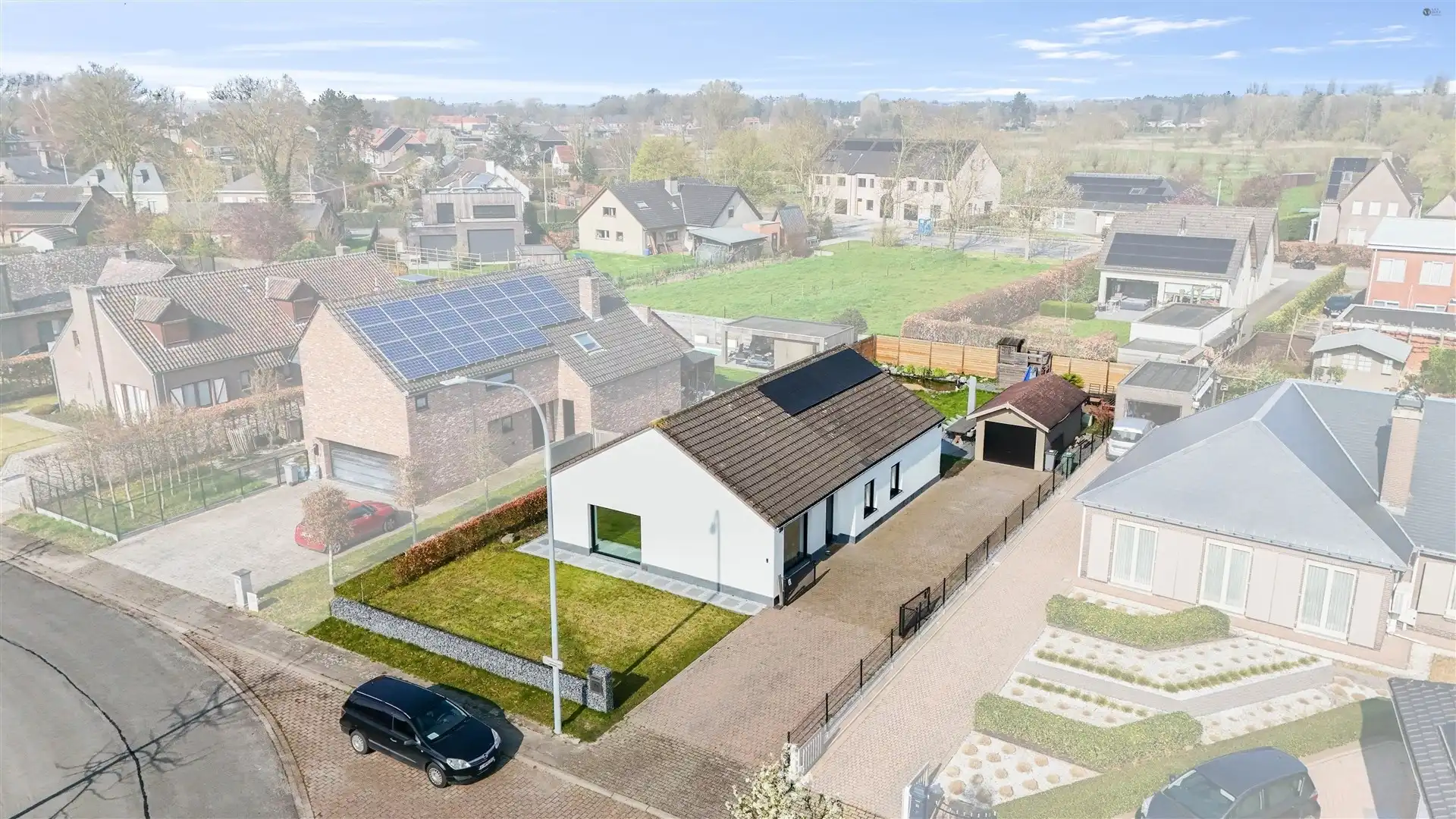 Gerenoveerde bungalow in een rustige woonwijk te Stekene foto 2