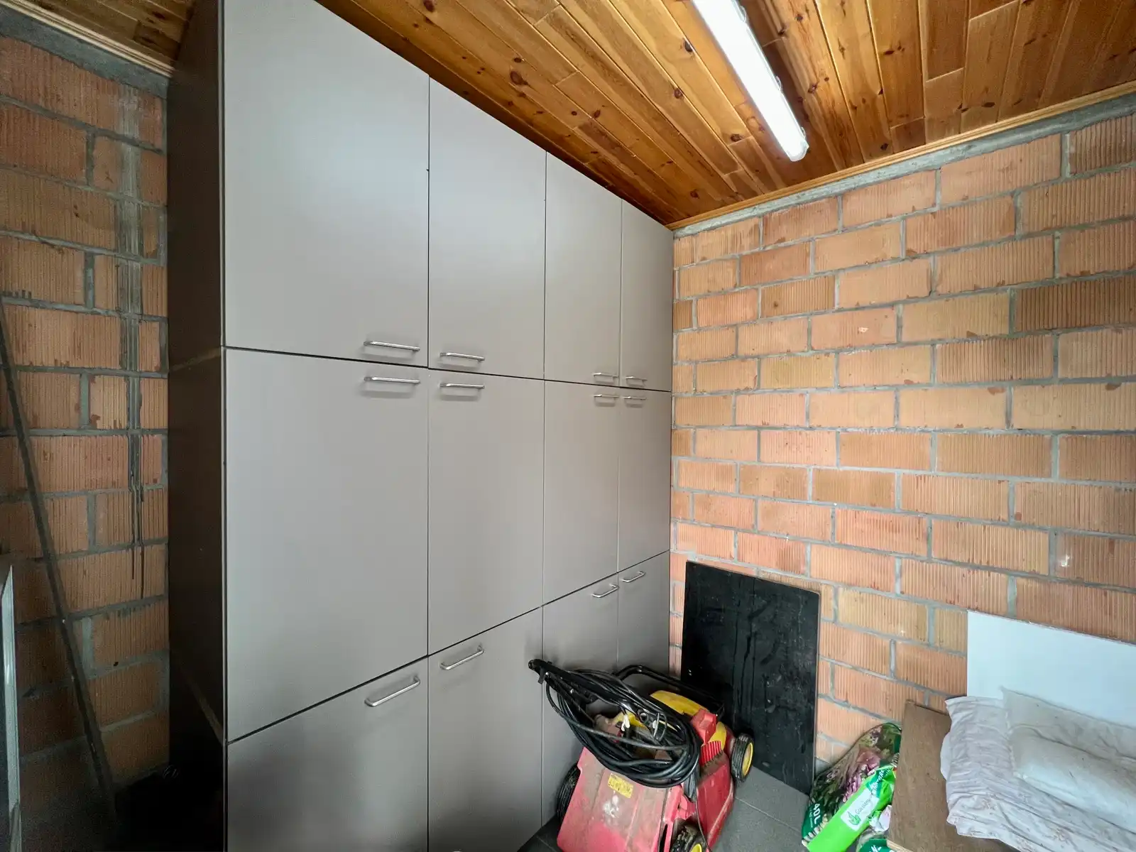 Ruime woning met 6 slk, 2 badk, 2 keukens en dubbele garage foto 40