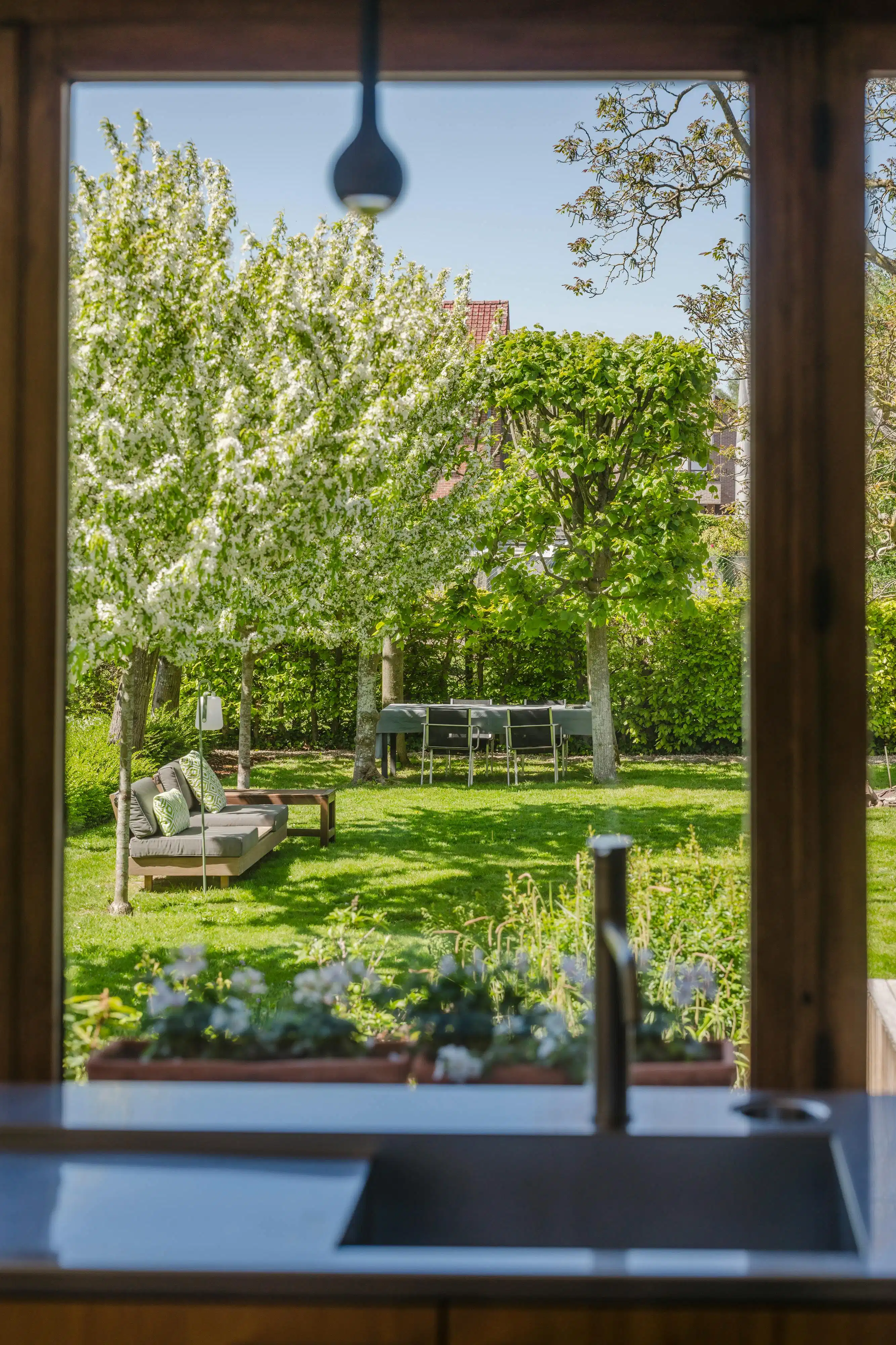 Karaktervolle burgerwoning met charmante tuin in Wevelgem foto 6