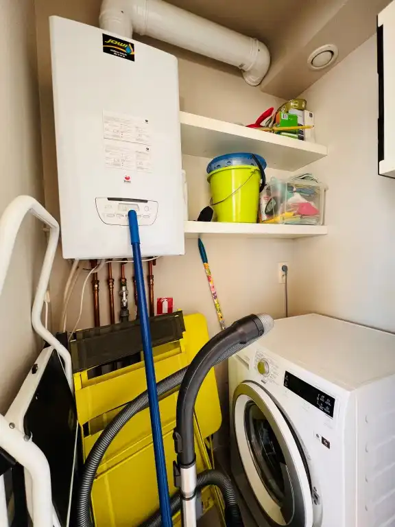 Luxueus appartement met breed terras en zijdelings zeezicht foto 21