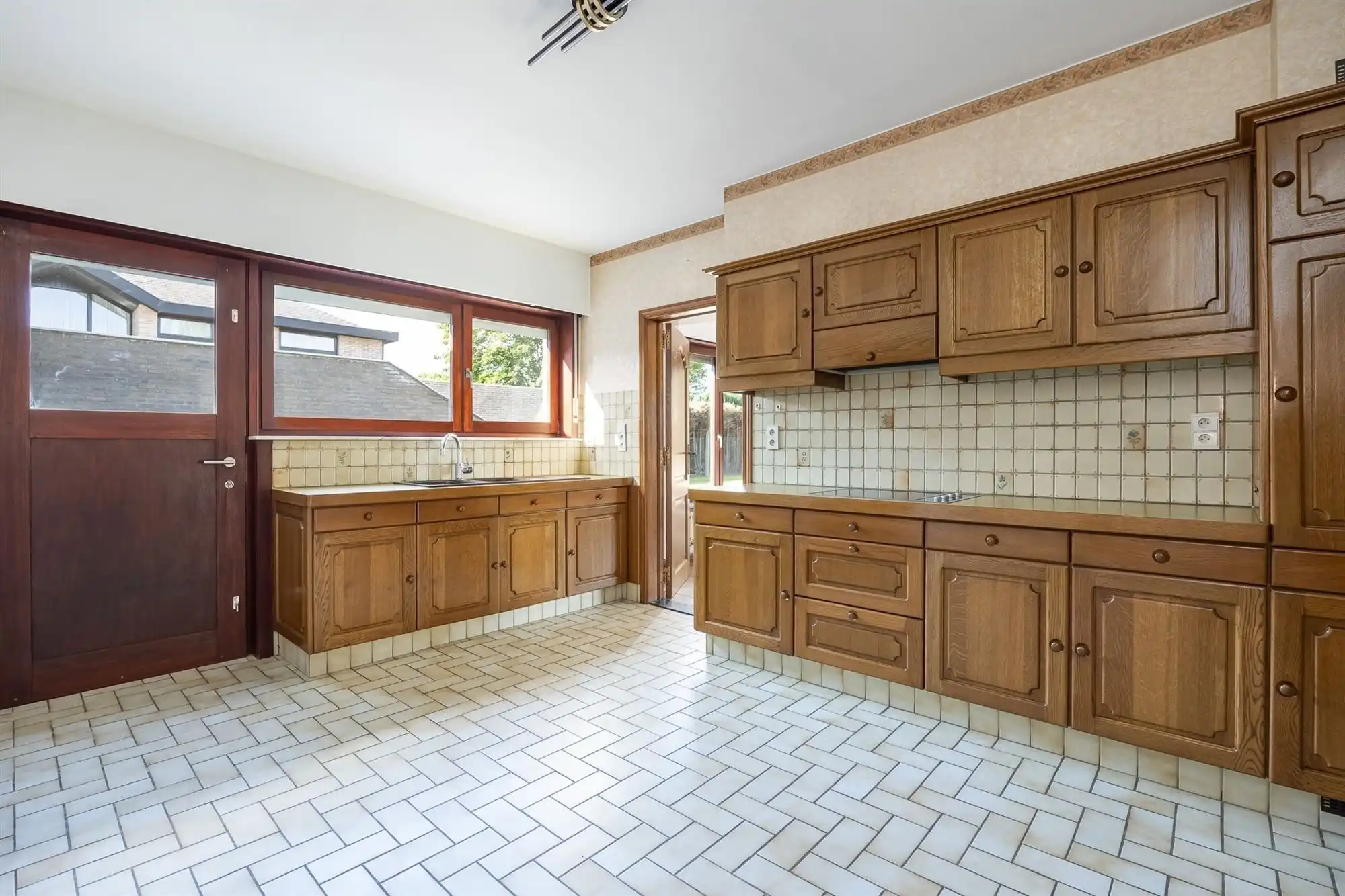Bungalow op perceel van ca 1824m² in het groen foto 11