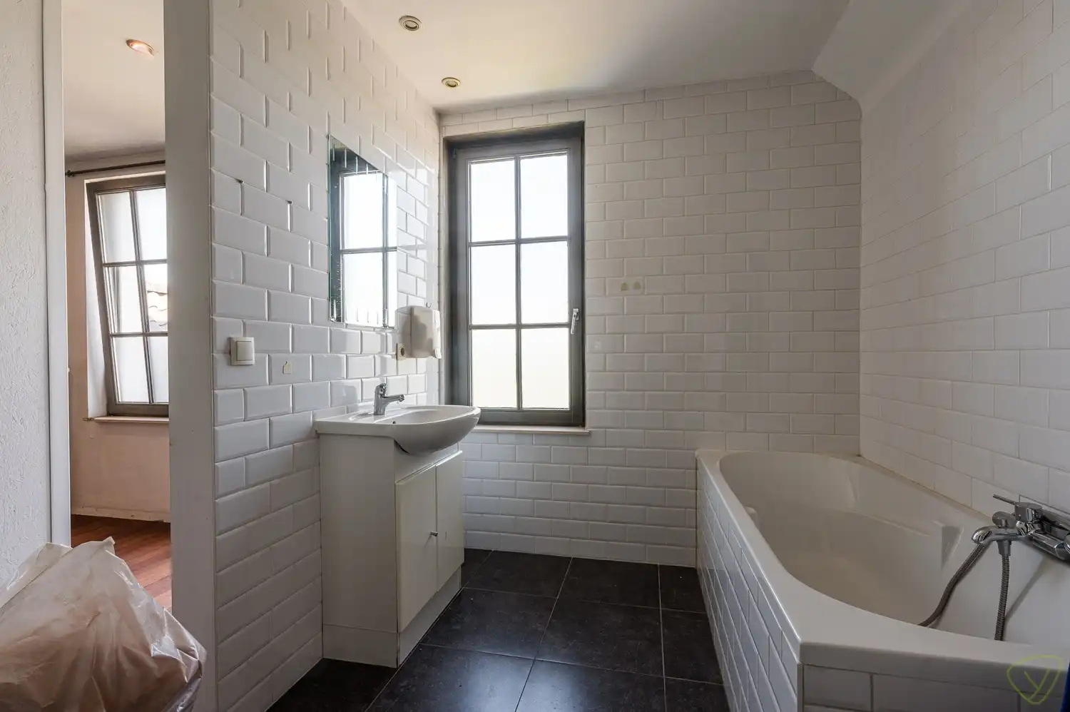 Veelzijdig handelspand met woonst op toplocatie in Lembeke foto 23