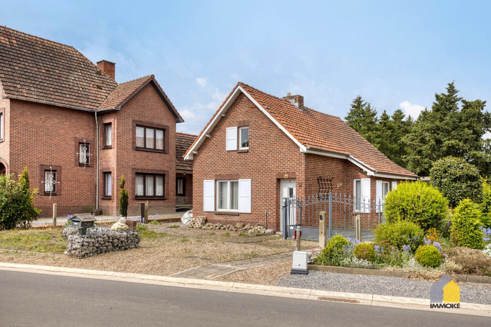 Hoofdfoto van de publicatie: Volledig te renoveren woning op een perceel van 11 a 74 ca.