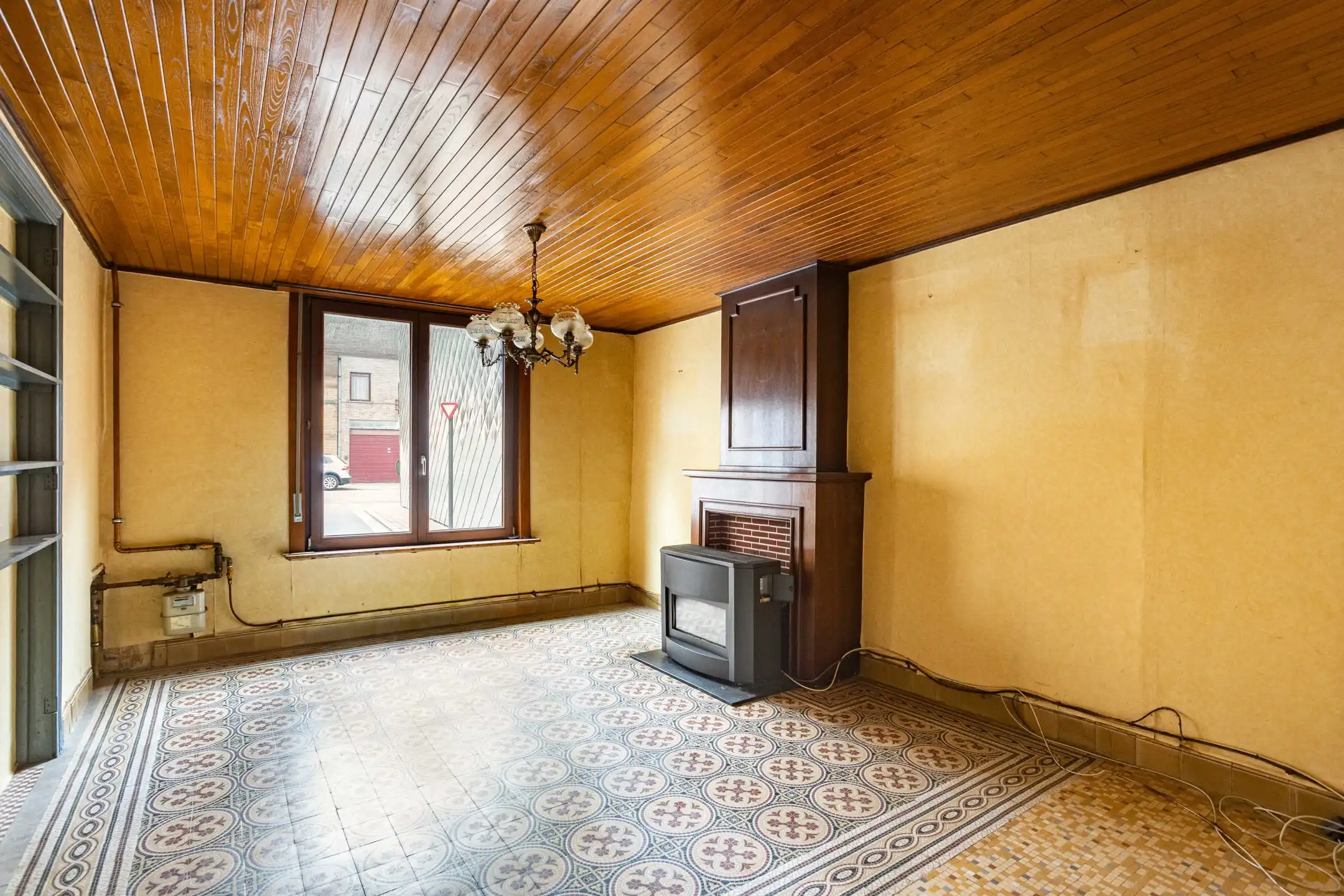 Te renoveren woning met aangename stadstuin foto 4
