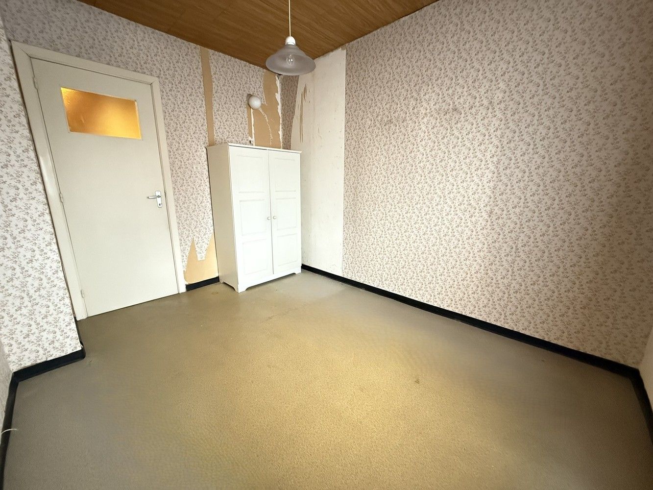 Half open bebouwing met 3 slaapkamers en garage, gelegen in een rustige woonwijk op 277m² foto 11