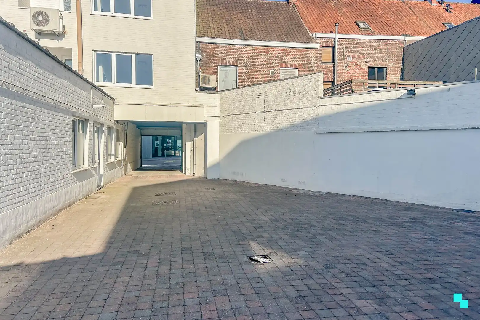 Afgesloten garagebox in centrum Tielt foto 9