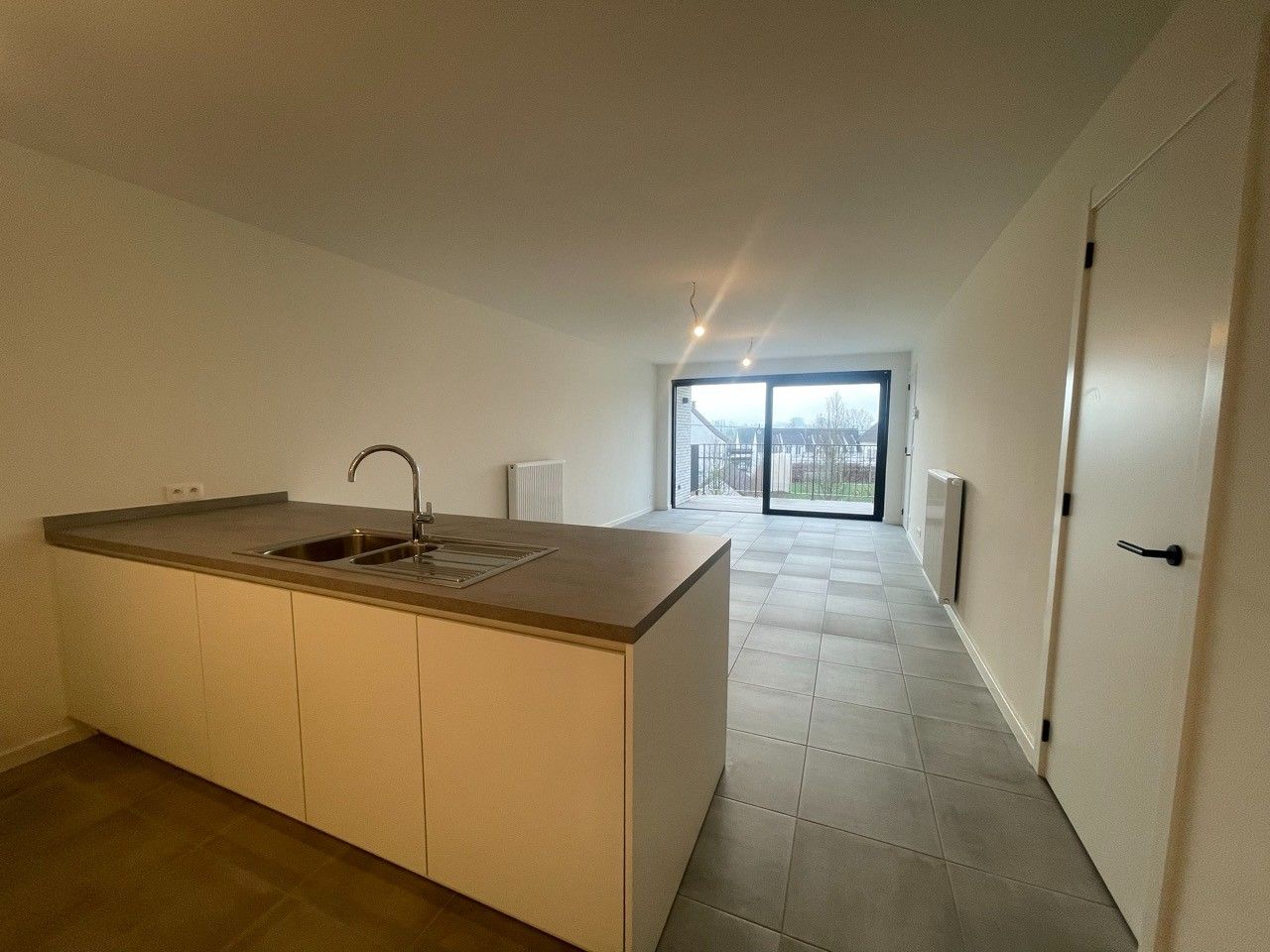 Nieuwbouw appartement met twee slaapkamers, terras, berging en staanplaats foto 21