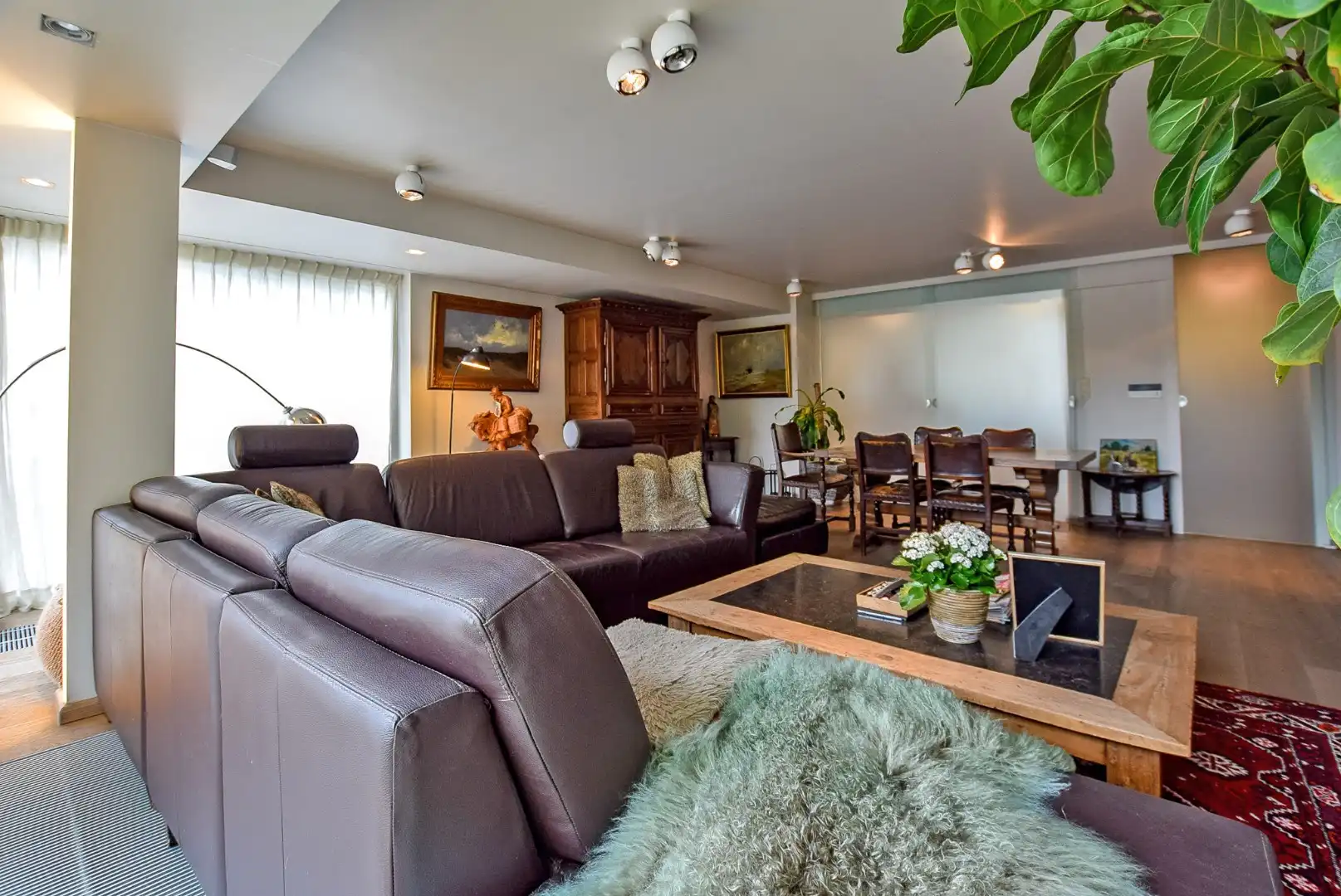 Goed gelegen kantoorruimte / praktijkruimte met woonst te Oostduinkerke op 749m². foto 14