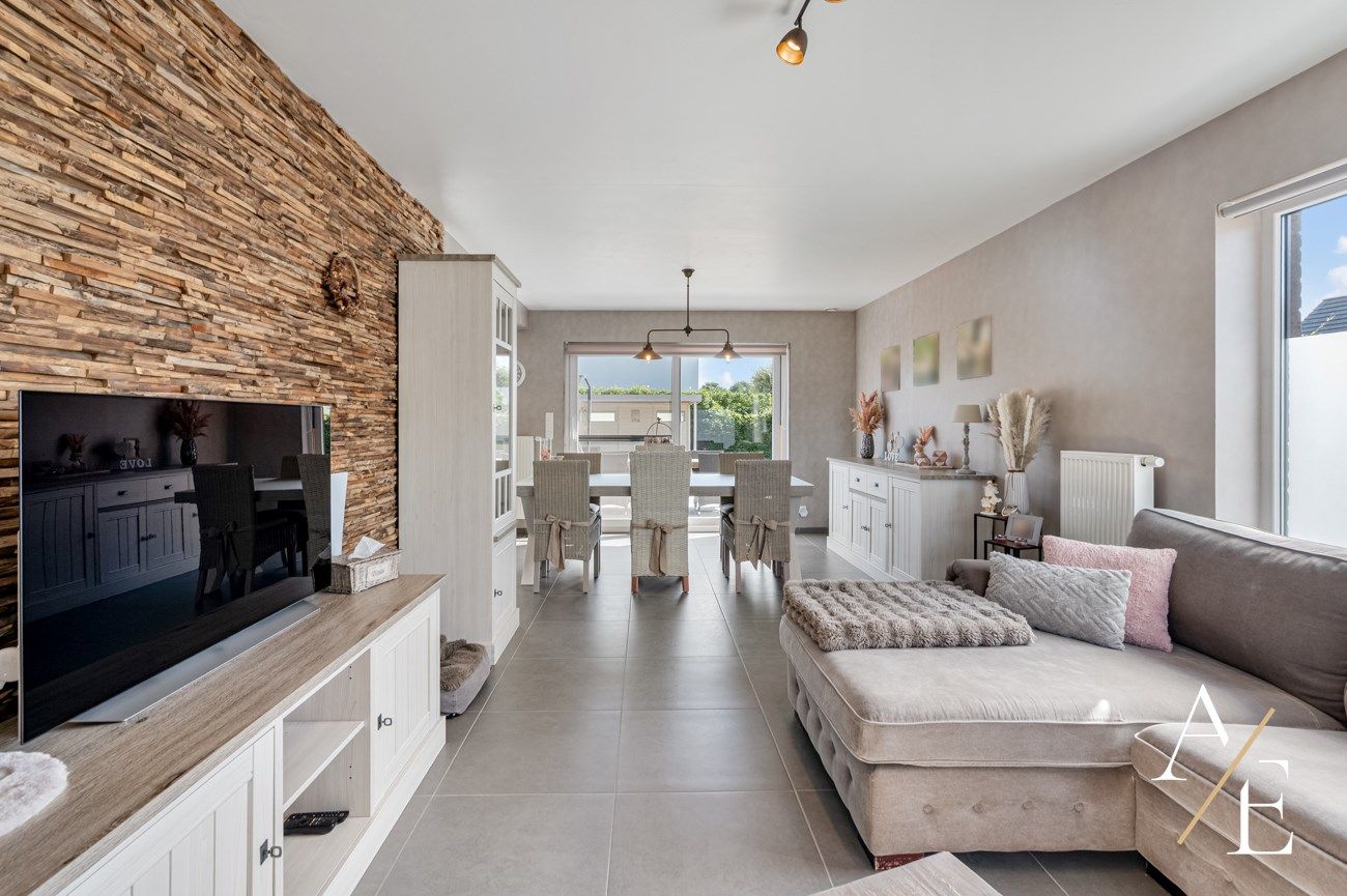 MELLE - Instapklare woning met gezellige tuin, terras en pergola in kindvriendelijke wijk foto 3