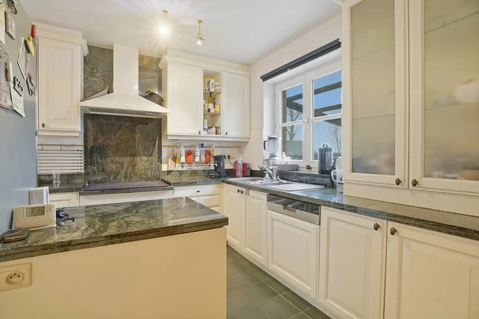 Landelijk gelegen villa met loods in Aartrijke foto 13