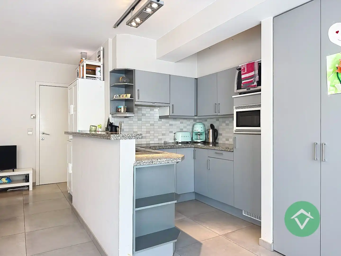 Volledig gerenoveerd handelspand met woonst en garage te Koekelare foto 10