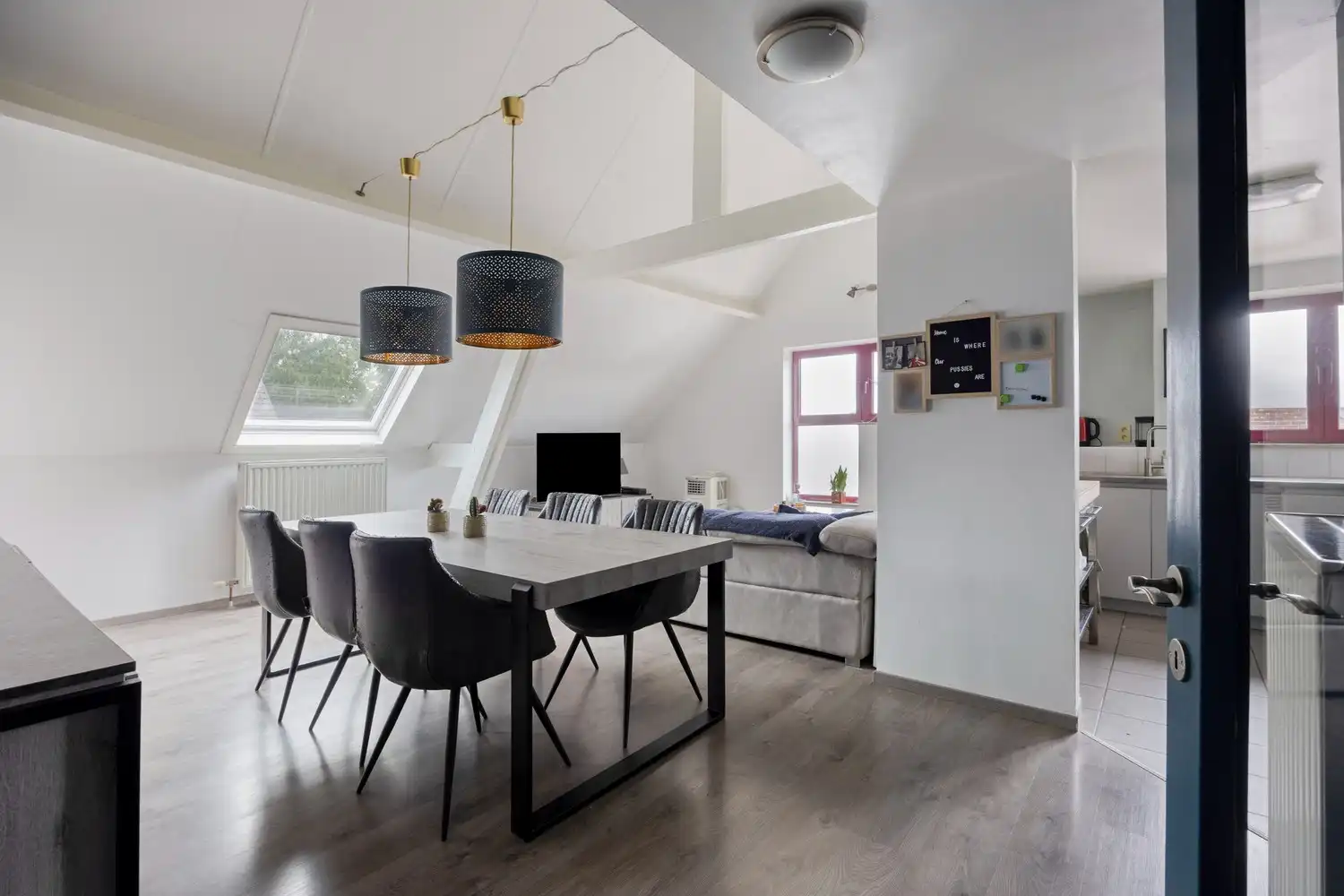 Instapklaar appartement met twee slaapkamers in Maasmechelen foto 5