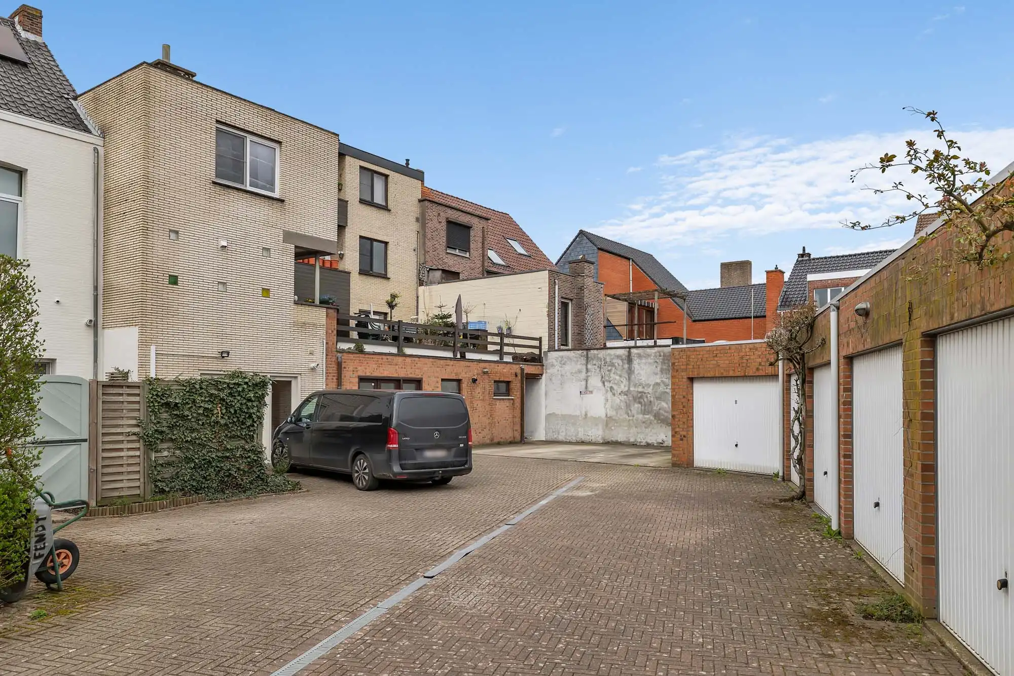 Veelzijdige handelsruimte op centrale ligging met garagebox foto 16